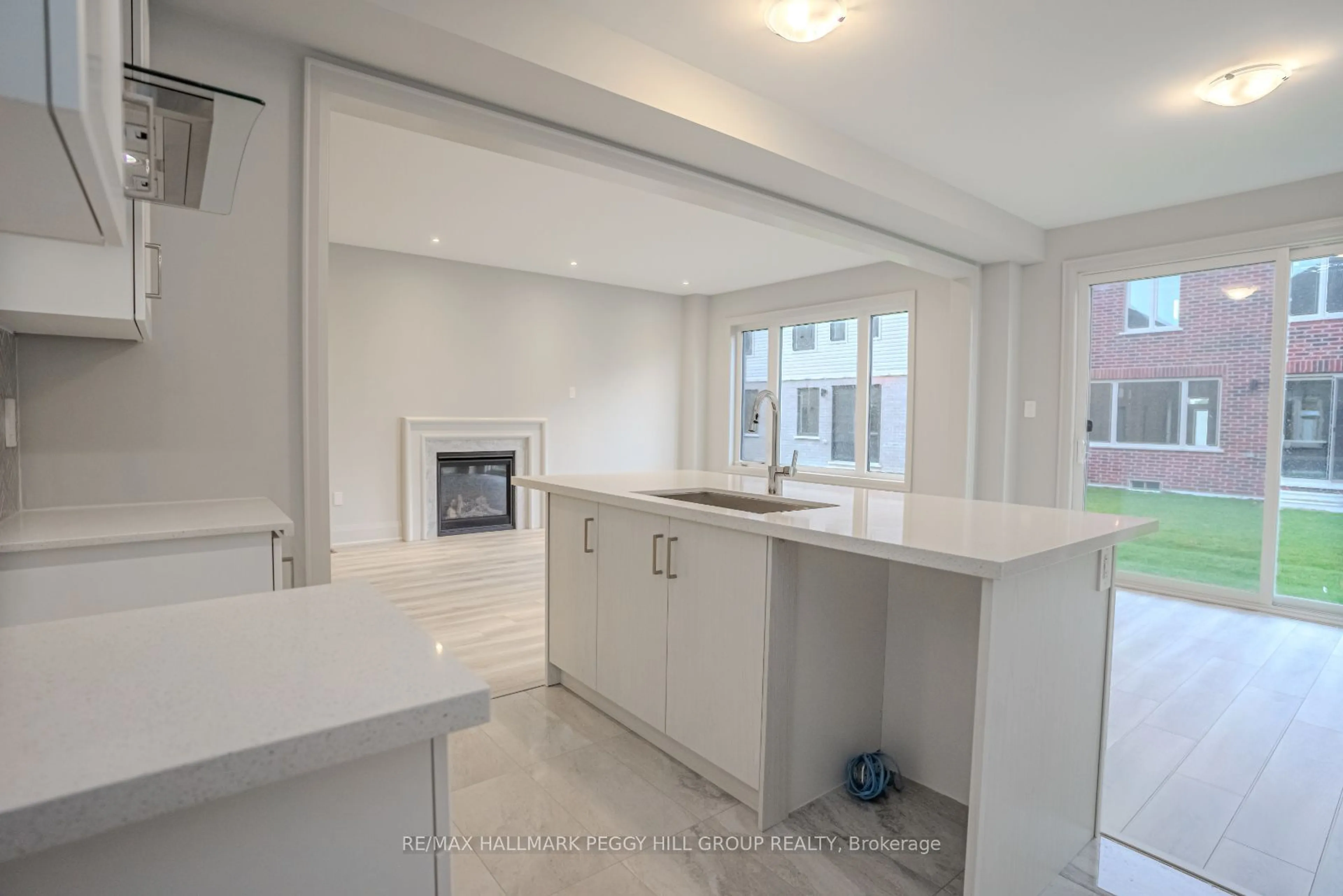 Open concept kitchen, unknown for 9 Amsterdam Dr, Barrie Ontario L9J 0Z4