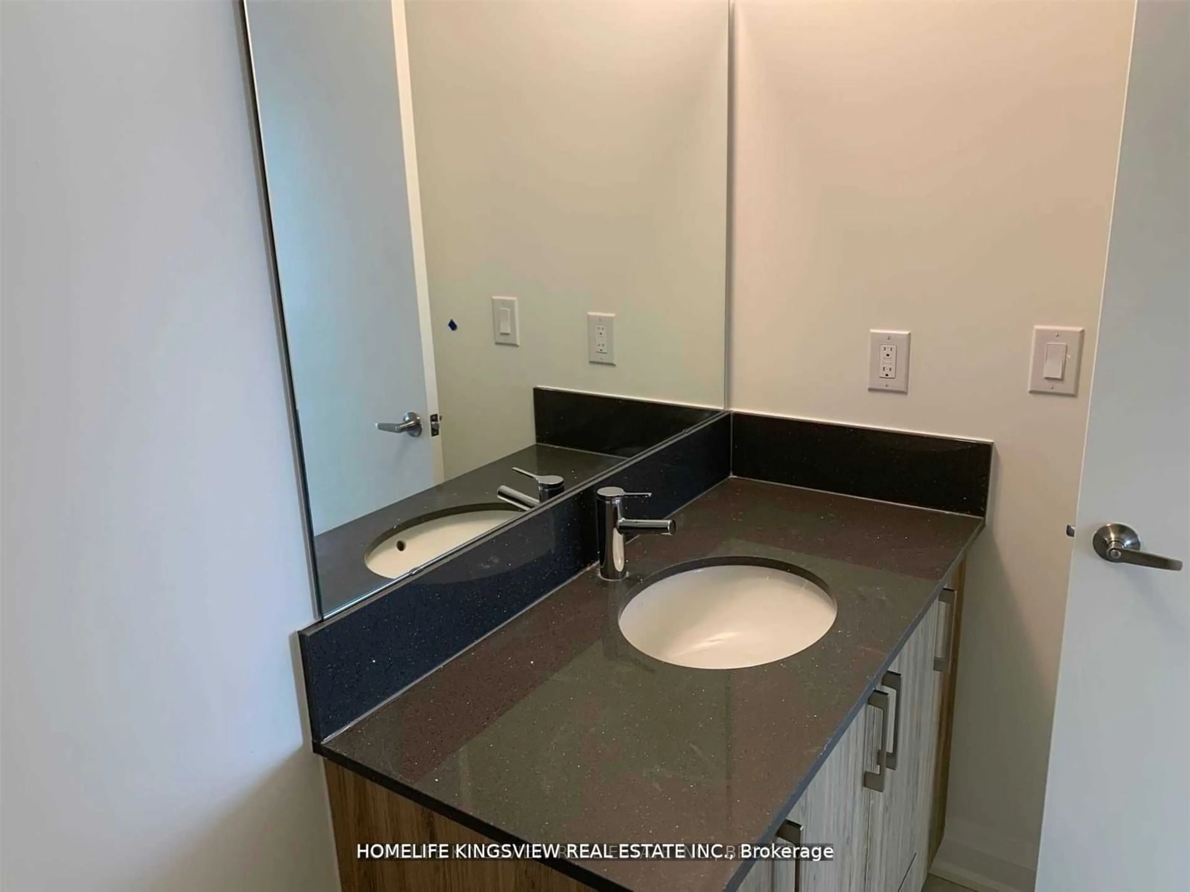 Standard bathroom, unknown for 58 Lakeside Terr #911, Barrie Ontario L4M 0H9