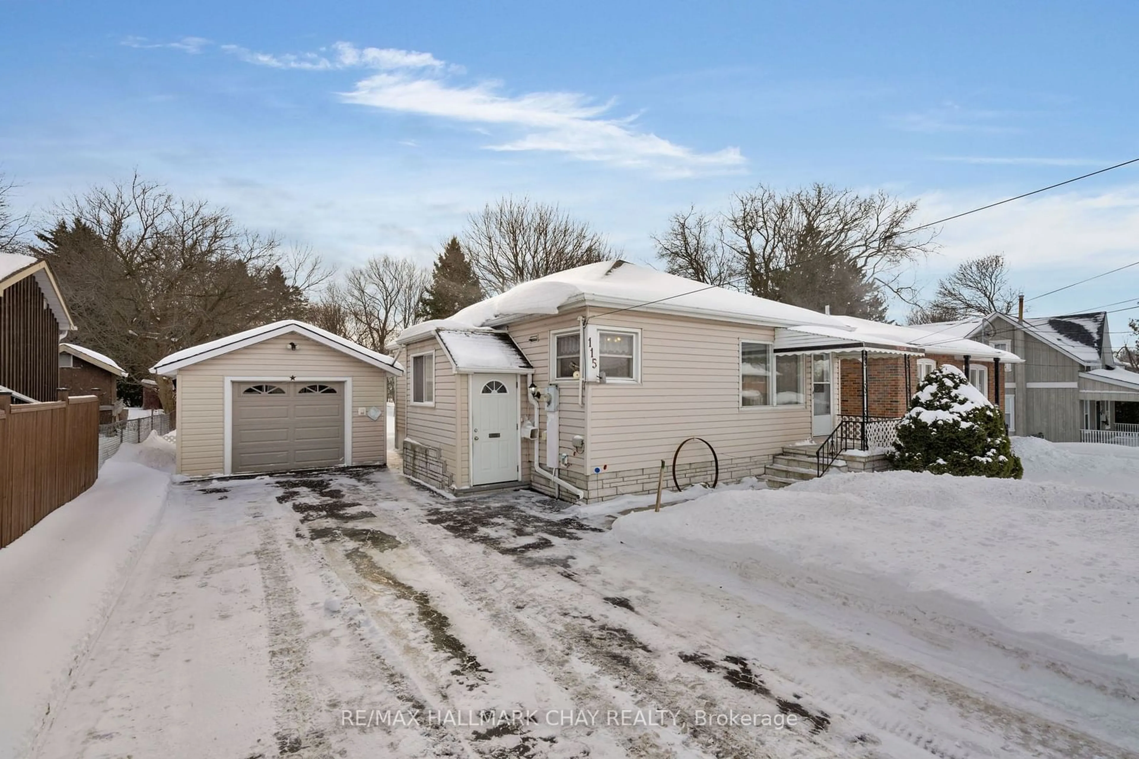 A pic from outside/outdoor area/front of a property/back of a property/a pic from drone, street for 115 Penetang St, Barrie Ontario L4M 1V7