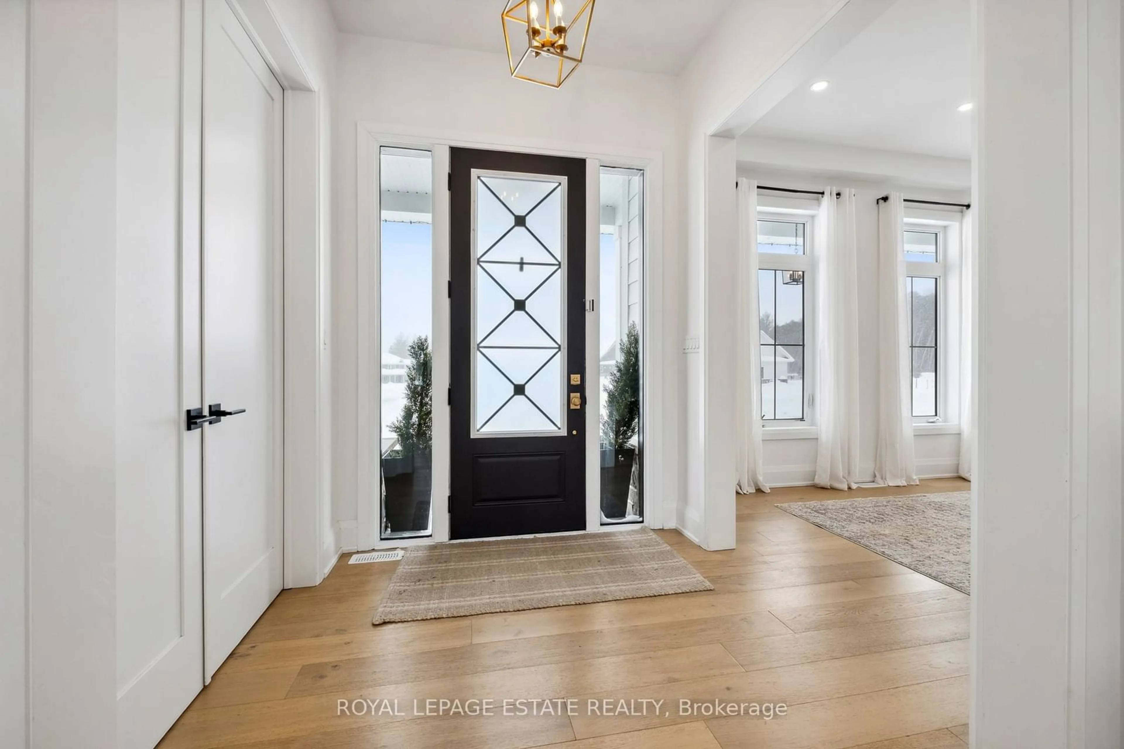 Indoor entryway for 11 Oldenburg Crt, Oro-Medonte Ontario L0K 1E0