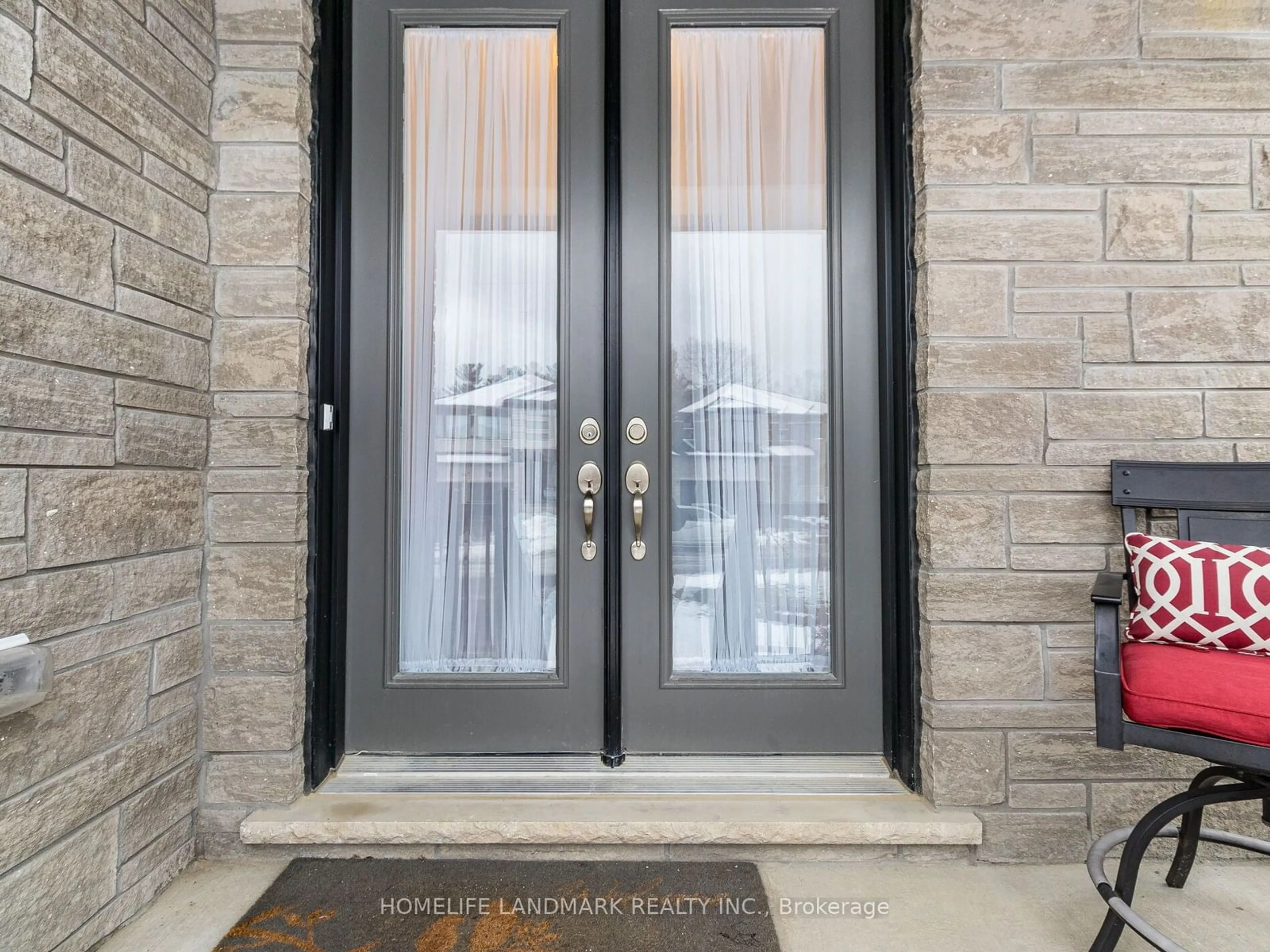 Indoor entryway for 163 Rosanne Circ, Wasaga Beach Ontario L9Z 1J7