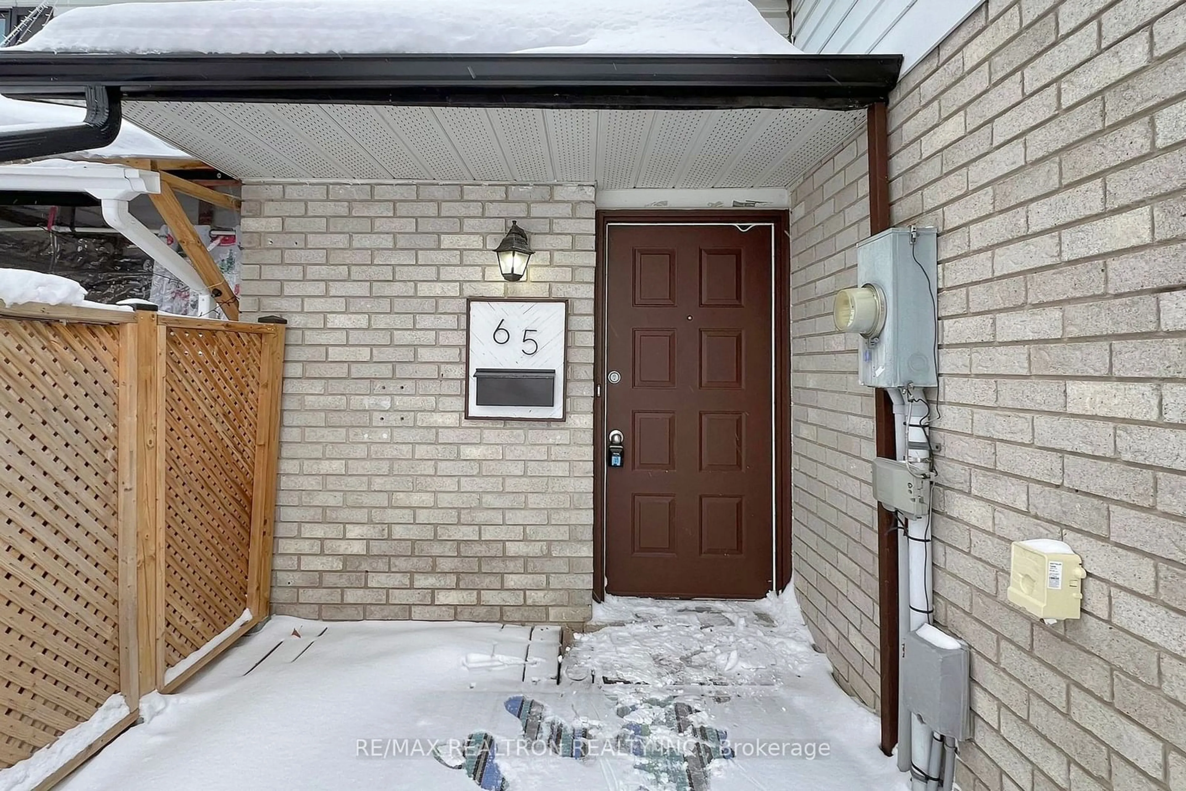 Indoor entryway for 65 Barrett Cres, Barrie Ontario L4N 5A4