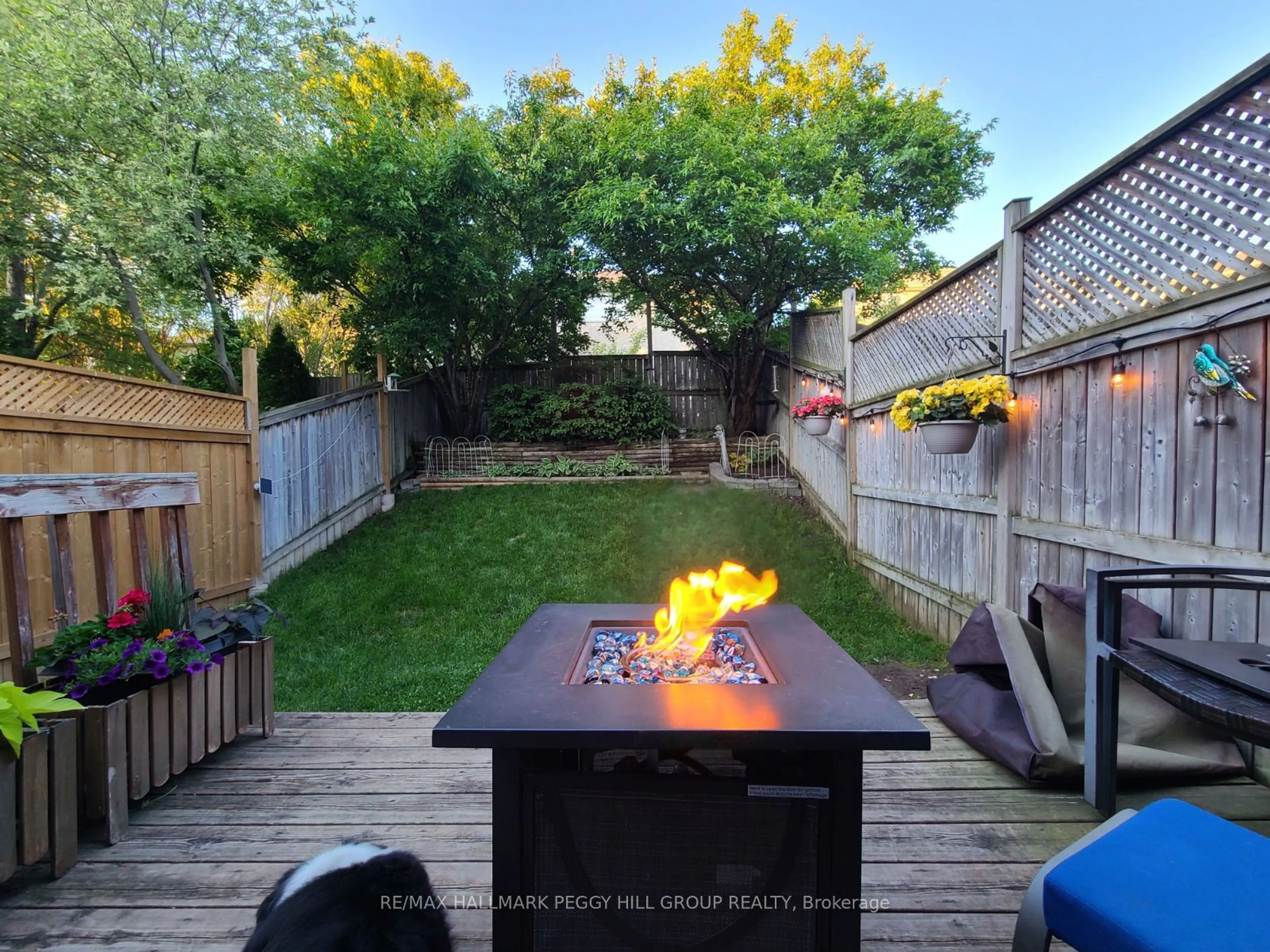 A pic from outside/outdoor area/front of a property/back of a property/a pic from drone, street for 175 Courtney Cres, Barrie Ontario L4N 5T1