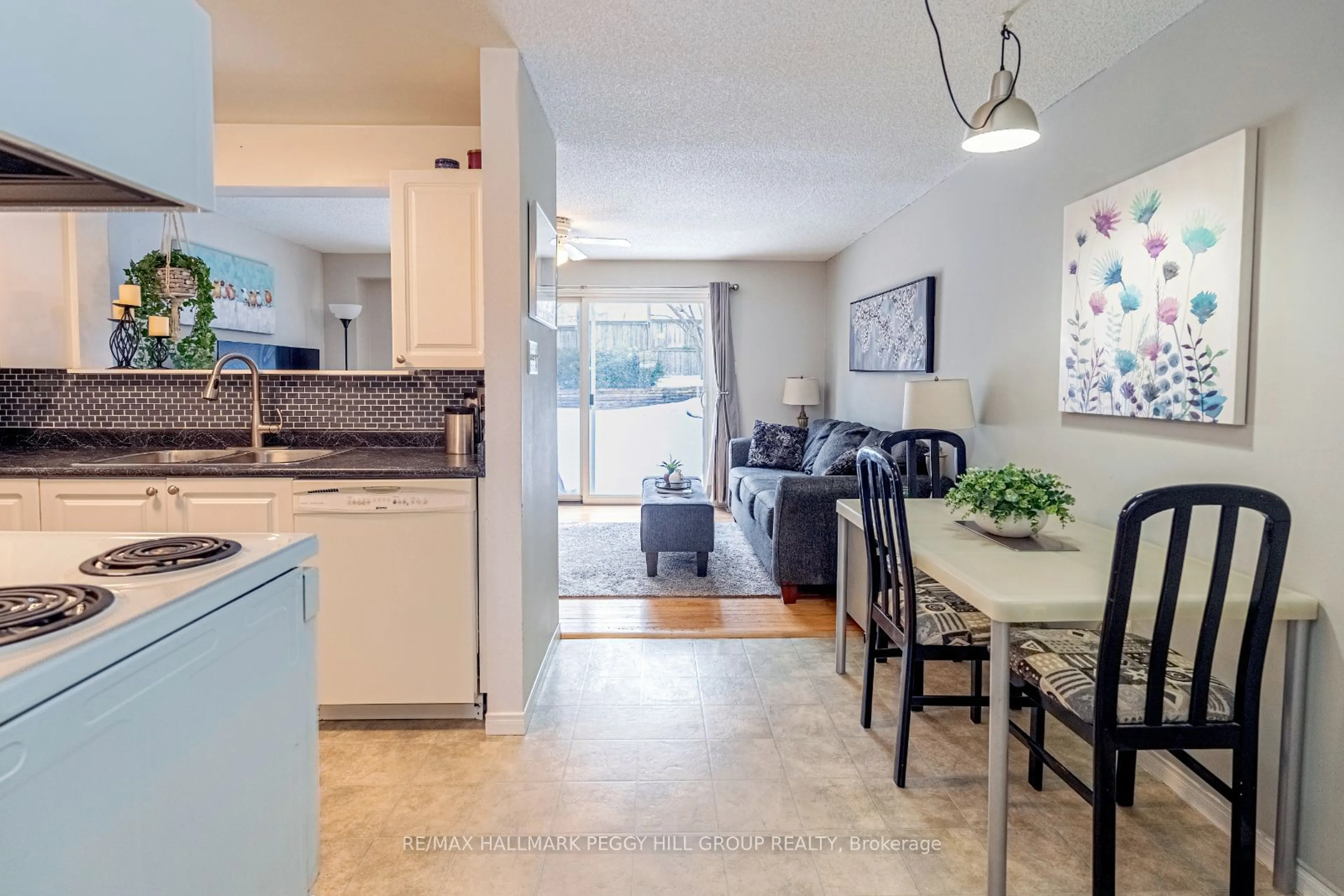 Open concept kitchen, unknown for 175 Courtney Cres, Barrie Ontario L4N 5T1