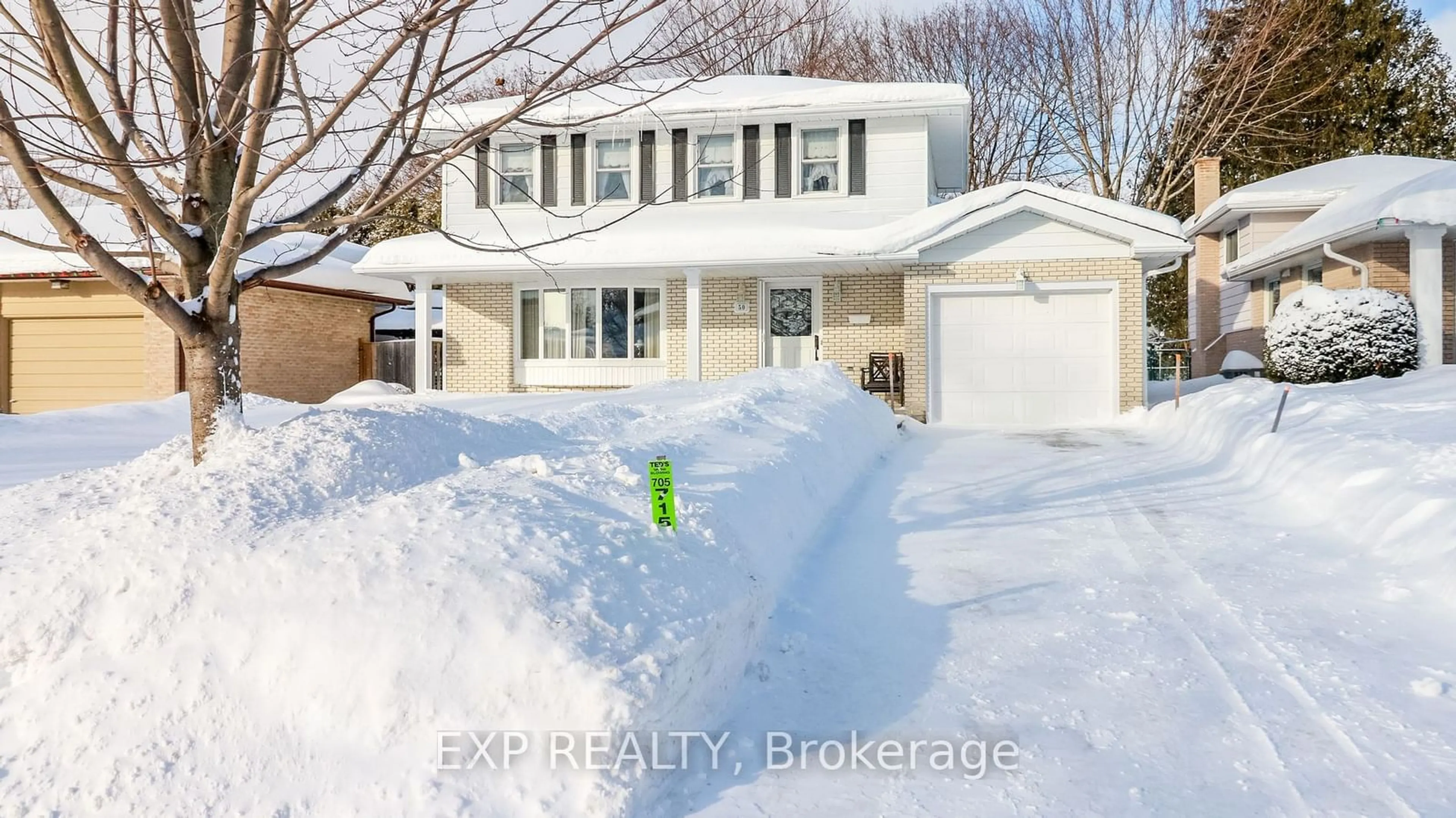 A pic from outside/outdoor area/front of a property/back of a property/a pic from drone, street for 50 Varden Ave, Barrie Ontario L4M 4P3