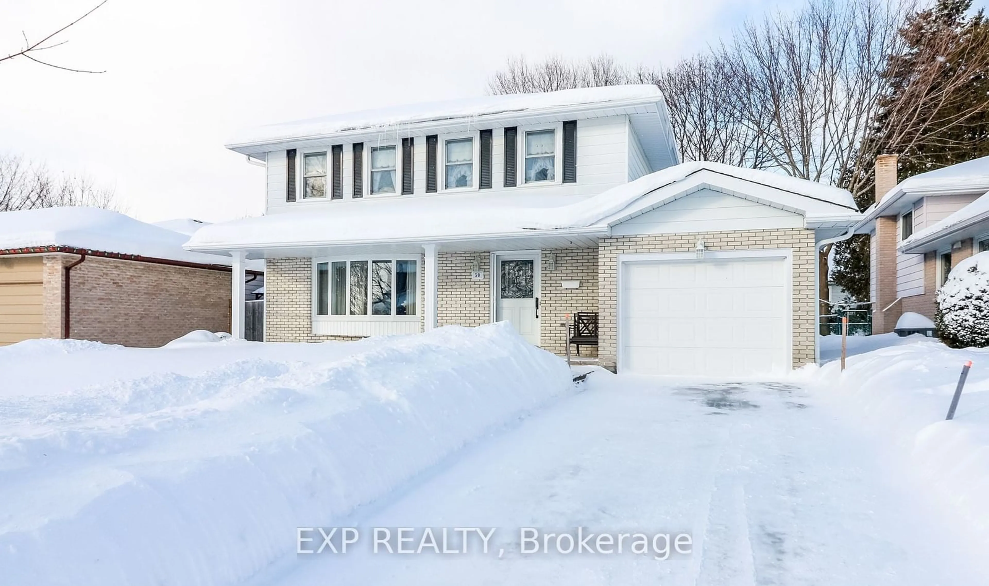 A pic from outside/outdoor area/front of a property/back of a property/a pic from drone, street for 50 Varden Ave, Barrie Ontario L4M 4P3