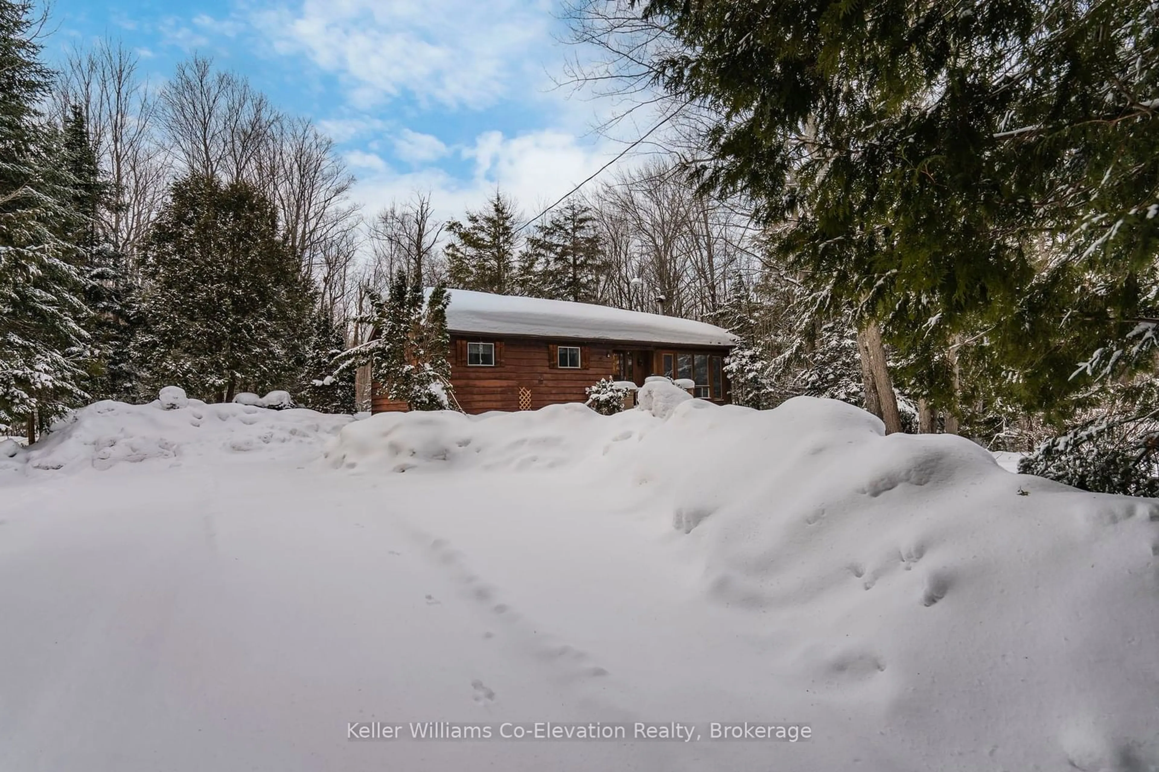 A pic from outside/outdoor area/front of a property/back of a property/a pic from drone, street for 2444 Champlain Rd, Tiny Ontario L9M 0C3