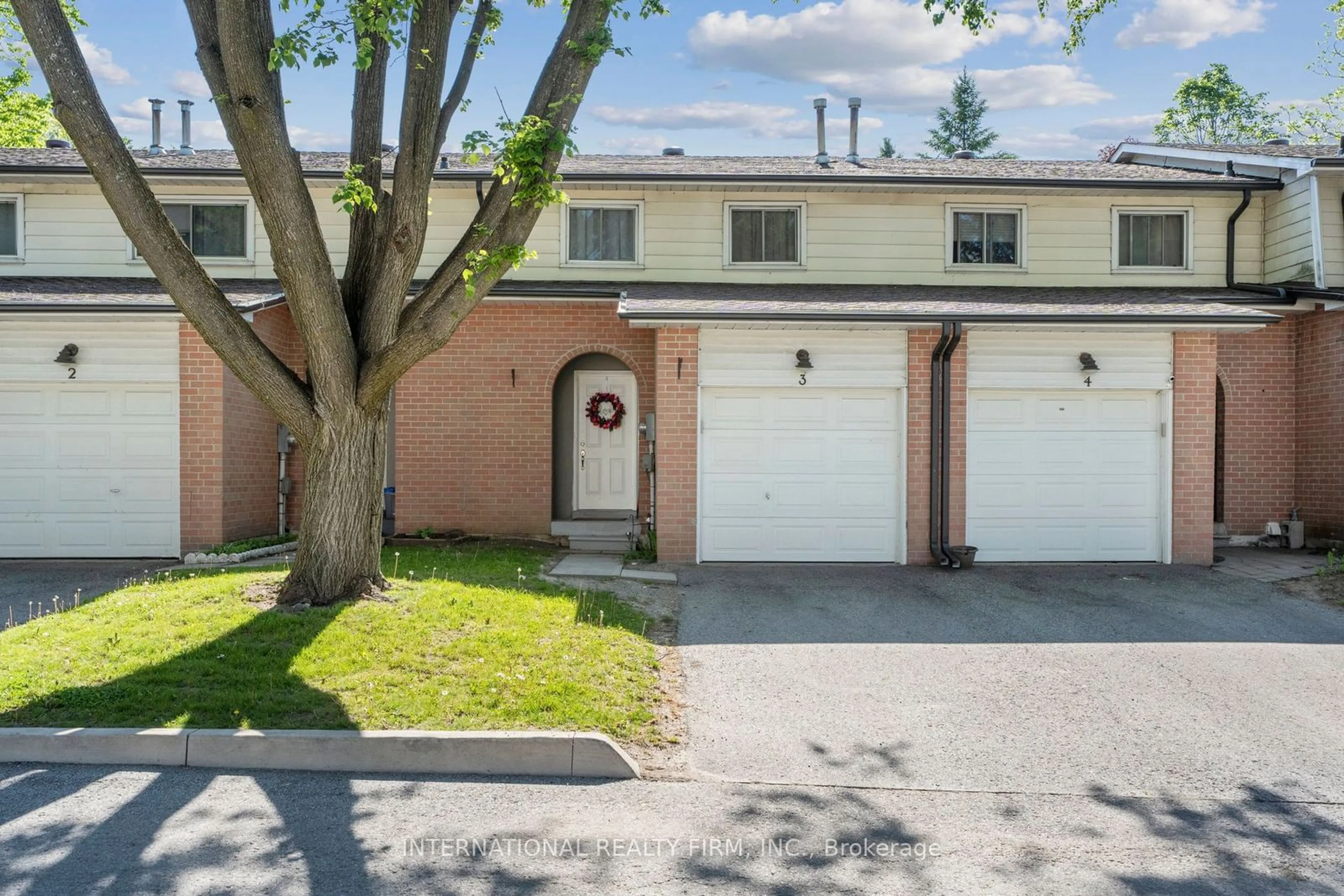 A pic from outside/outdoor area/front of a property/back of a property/a pic from drone, street for 2 Bernick Dr #3, Barrie Ontario L4M 5K4