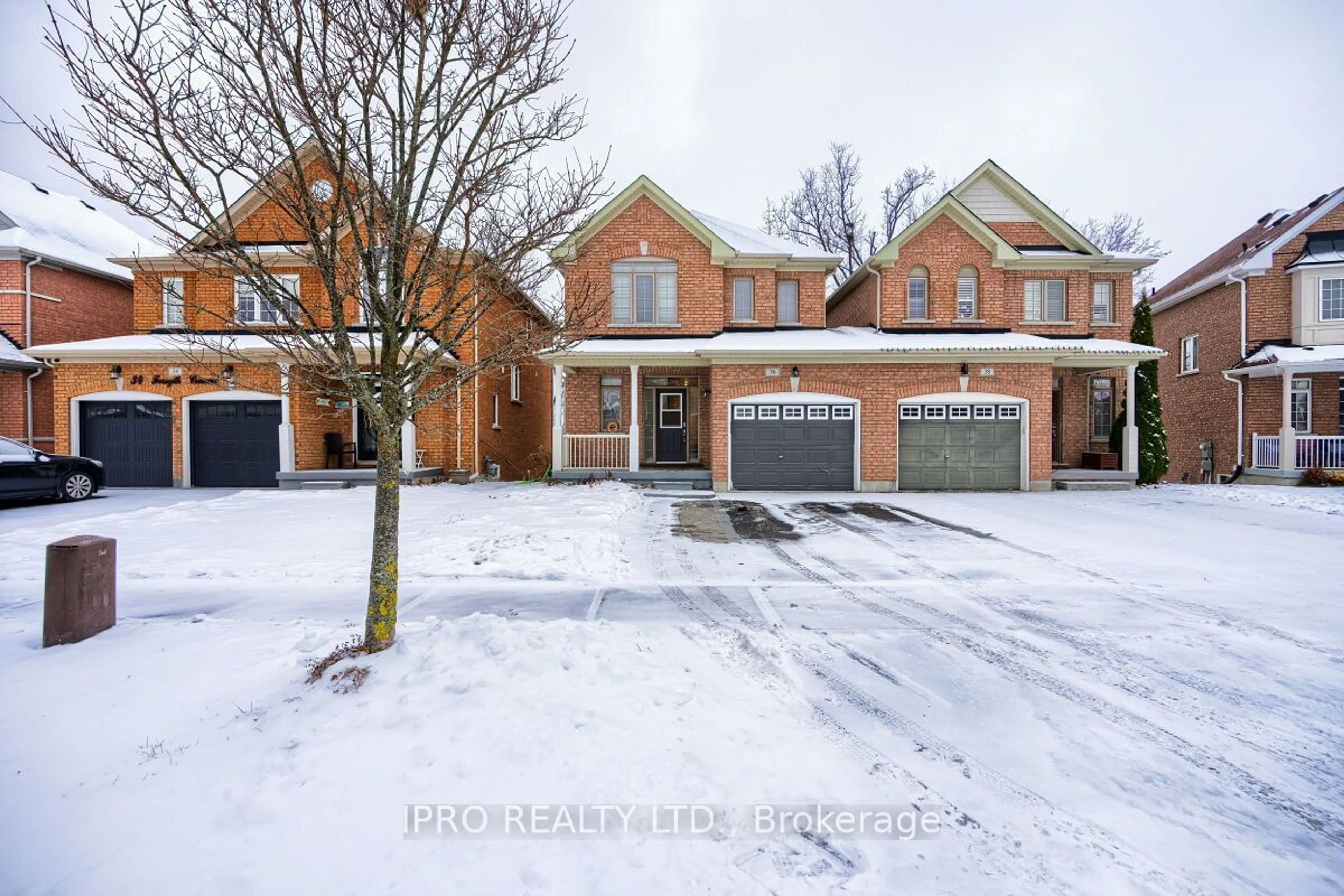 A pic from outside/outdoor area/front of a property/back of a property/a pic from drone, street for 36 Forsyth Cres, Barrie Ontario L4N 5K4