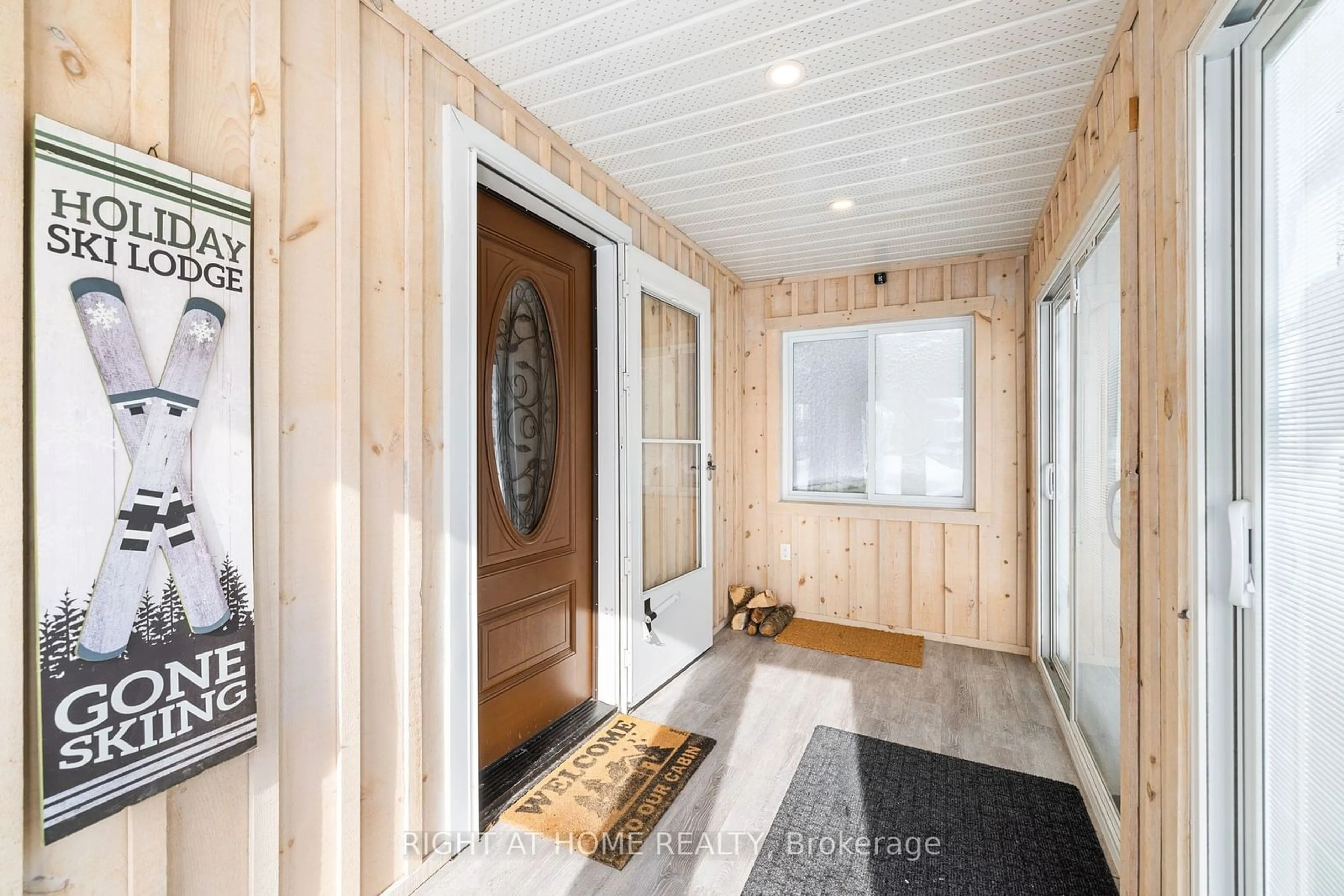 Indoor entryway for 14 LONG POINT Rd, Tay Ontario L0K 2C0