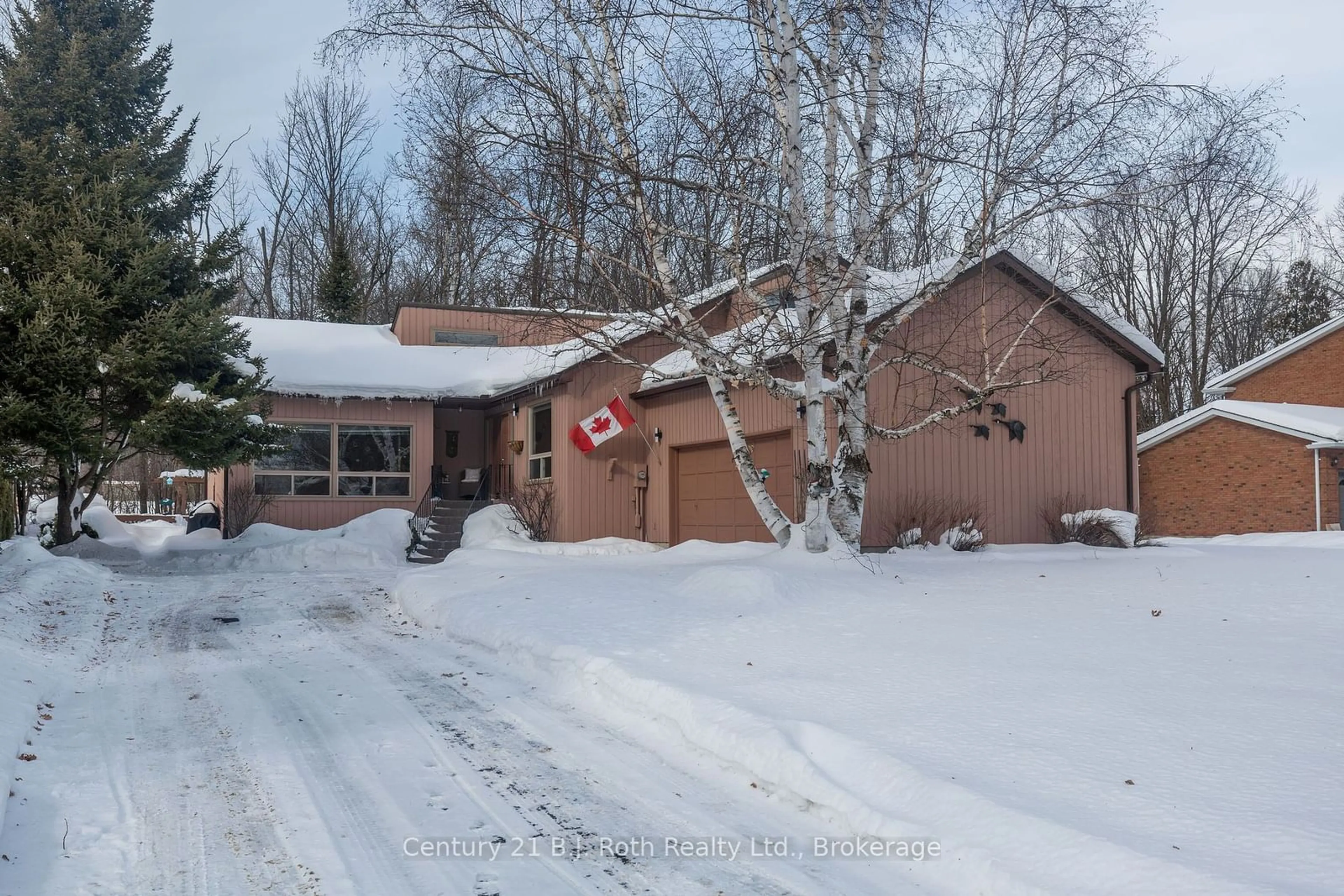 A pic from outside/outdoor area/front of a property/back of a property/a pic from drone, street for 170 Lakeshore Rd, Oro-Medonte Ontario L0L 2E0