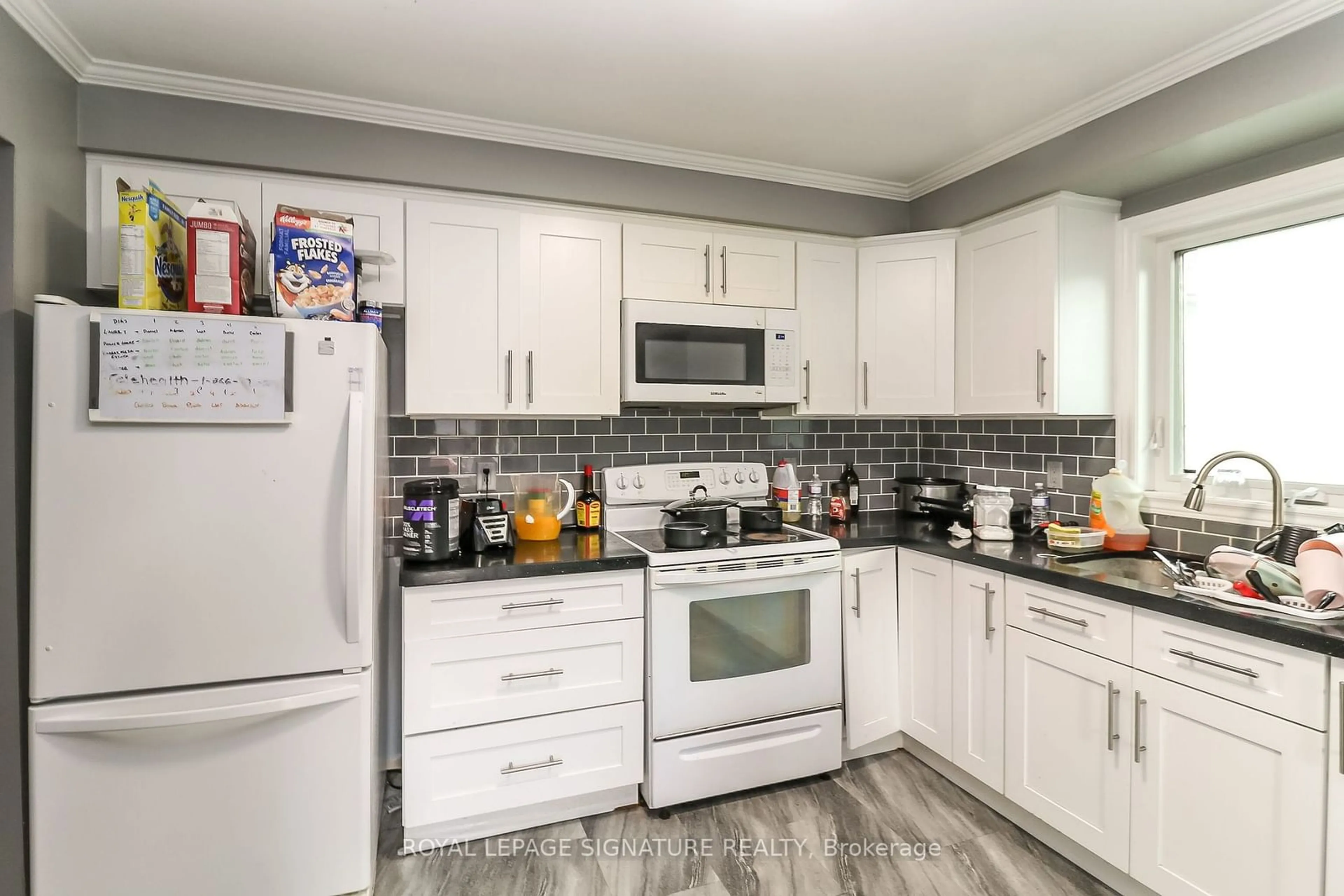 Standard kitchen, unknown for 47 Acorn Cres, Wasaga Beach Ontario L9Z 1L6