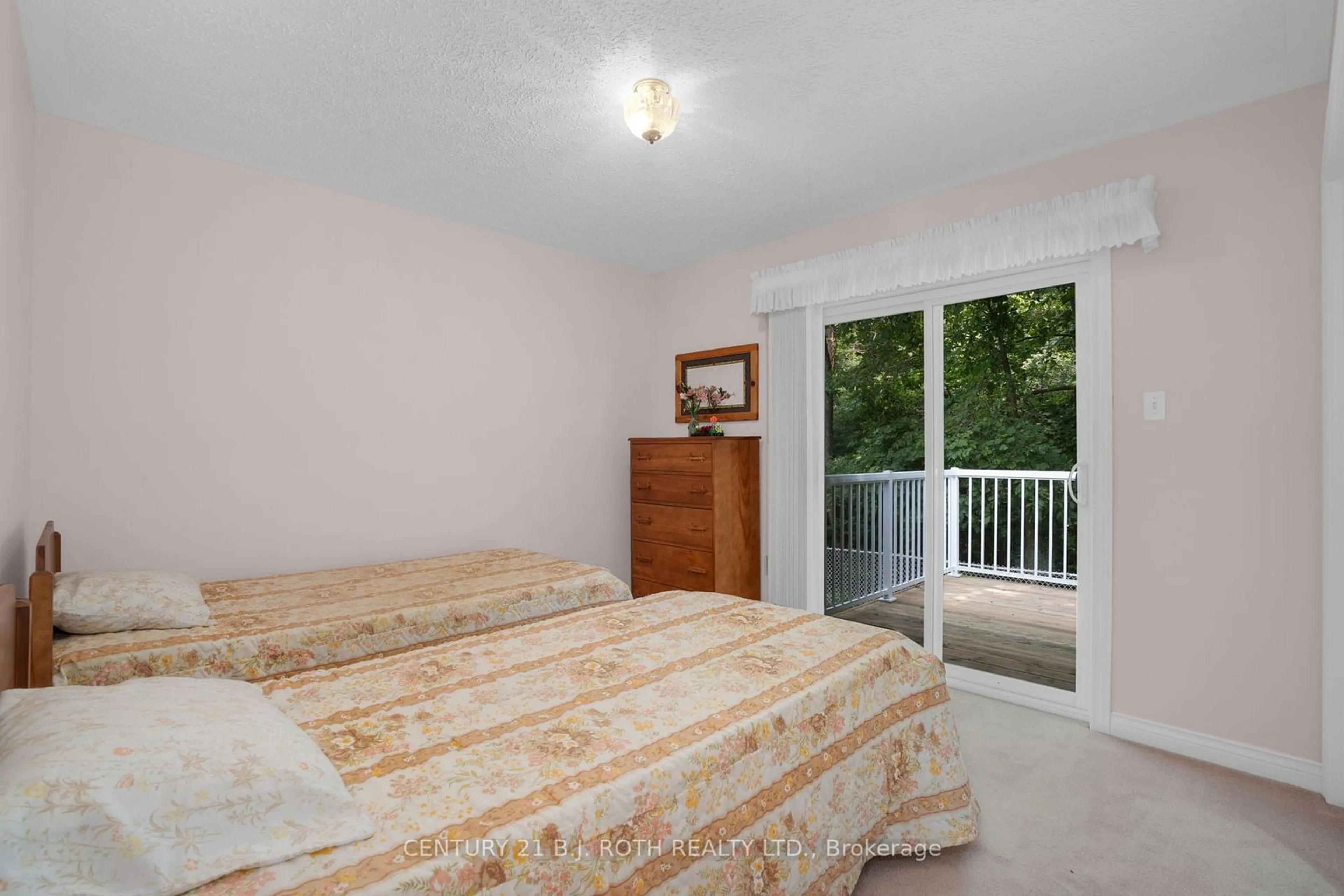 Bedroom with bed, unknown for 90 Thompsons Rd #9, Penetanguishene Ontario L9M 2H1