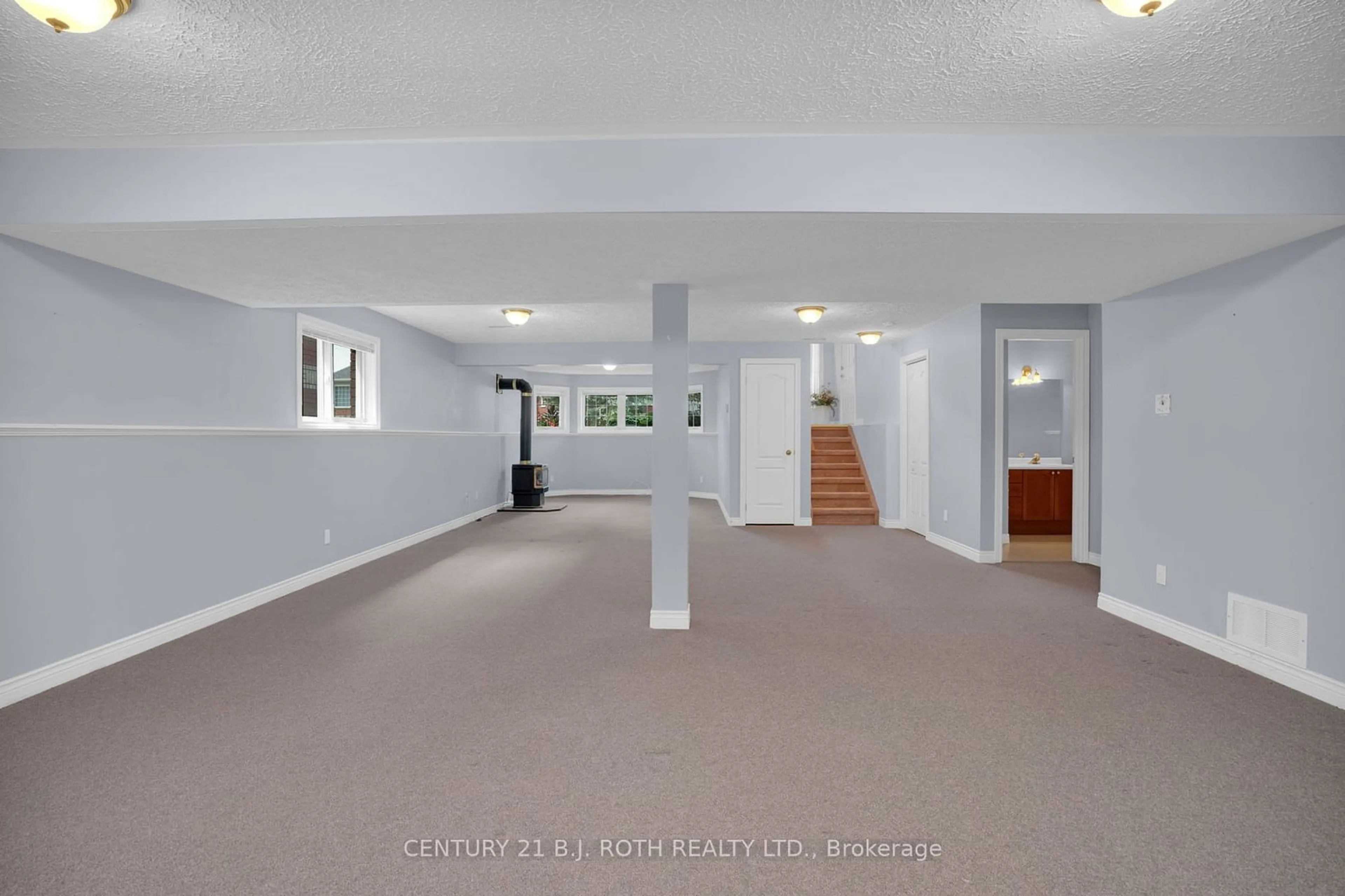 Indoor foyer for 90 Thompsons Rd #9, Penetanguishene Ontario L9M 2H1