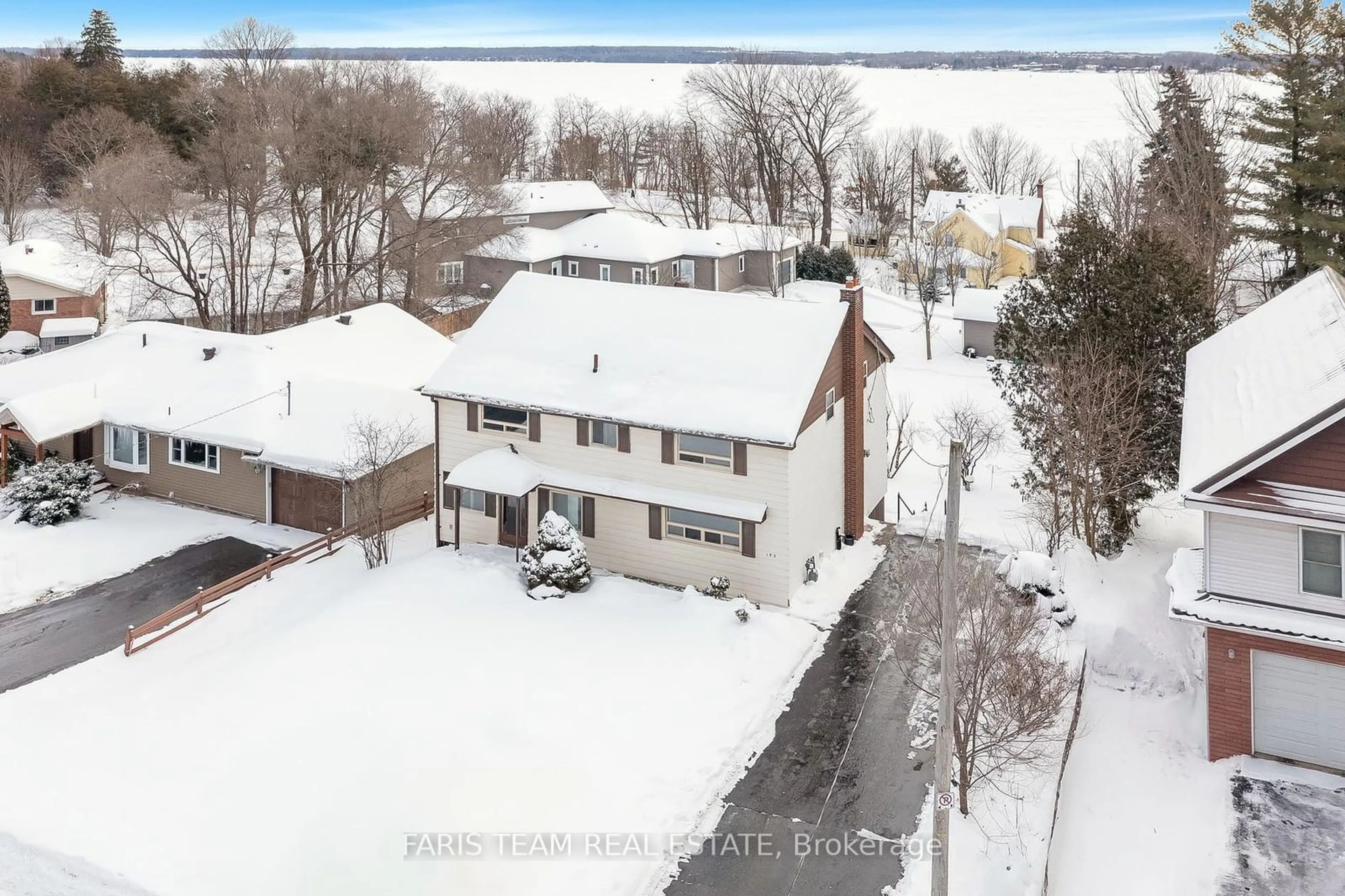 A pic from outside/outdoor area/front of a property/back of a property/a pic from drone, street for 153 Blake St, Barrie Ontario L4M 1K4