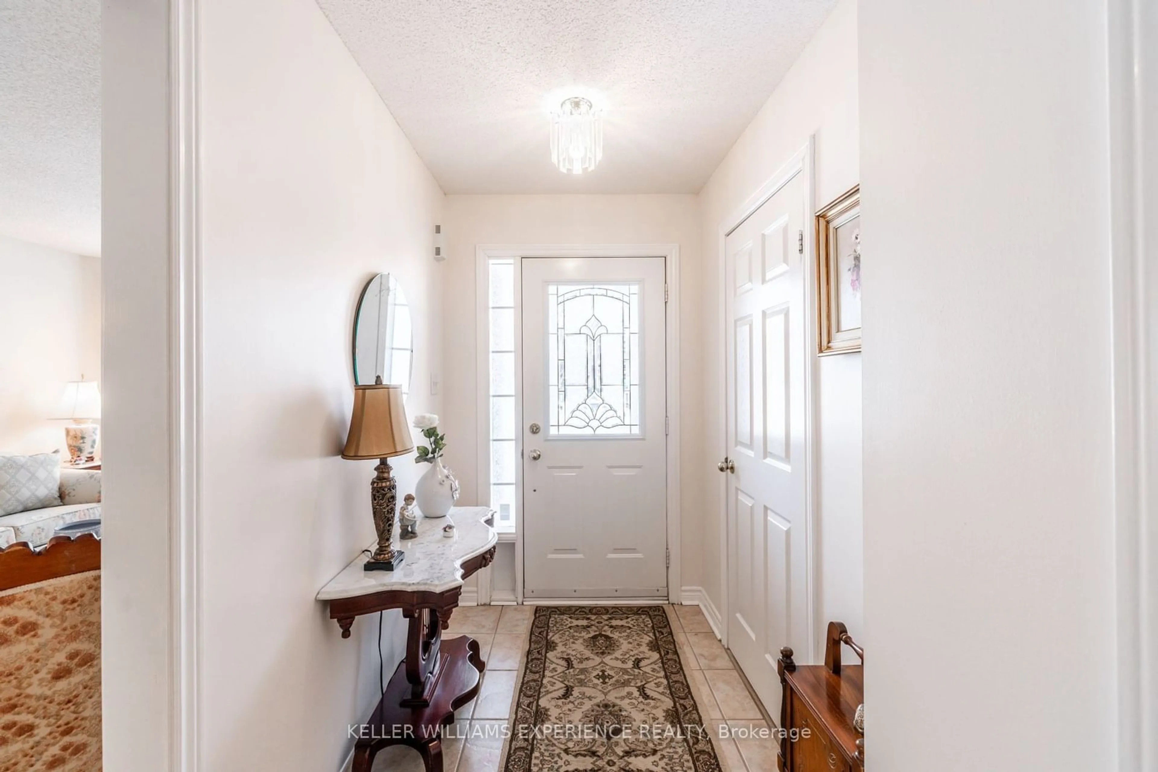 Indoor entryway for 17 Honey Cres, Barrie Ontario L4N 0V3