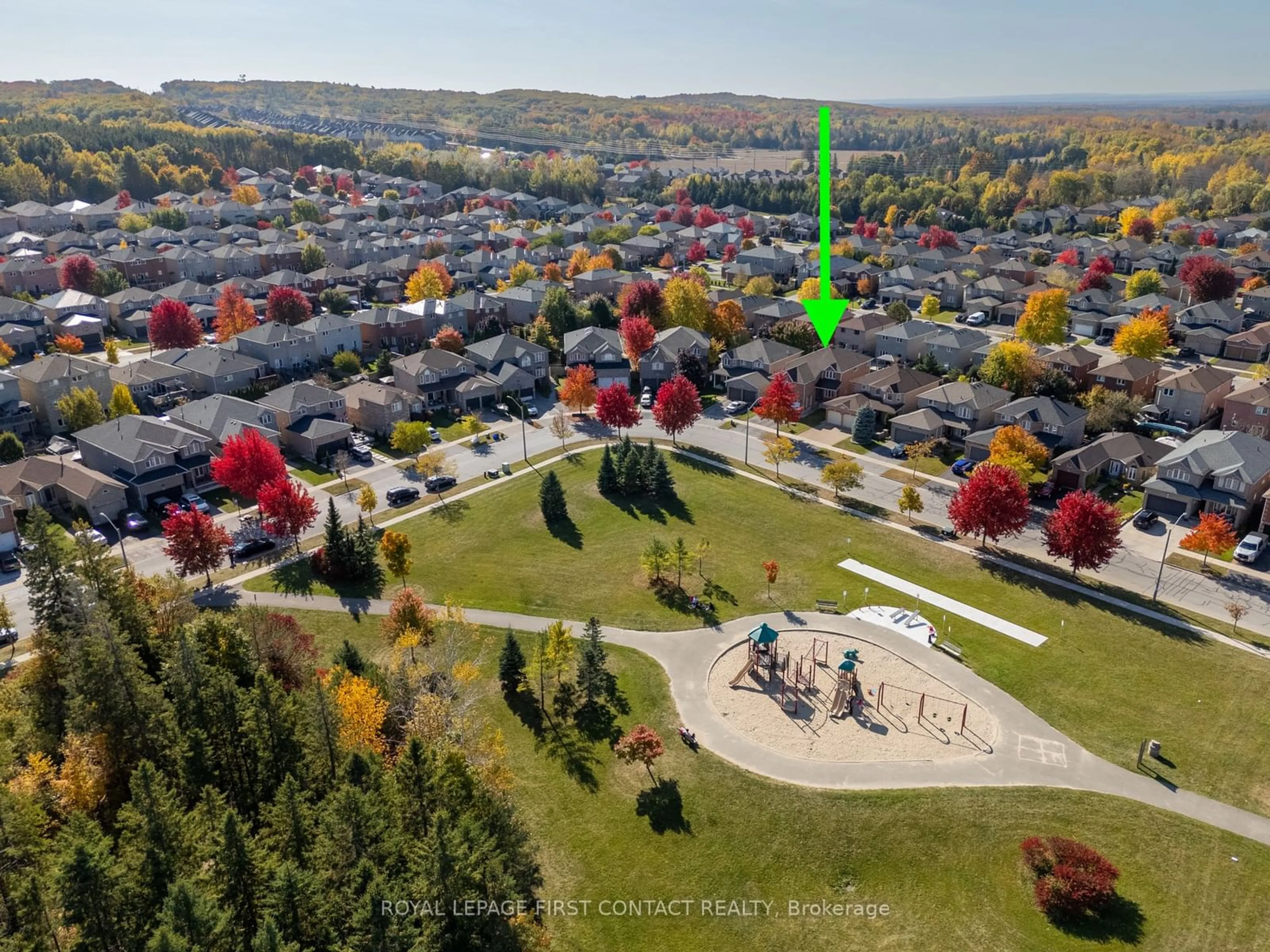 A pic from outside/outdoor area/front of a property/back of a property/a pic from drone, unknown for 36 Batteaux St, Barrie Ontario L4N 2J3