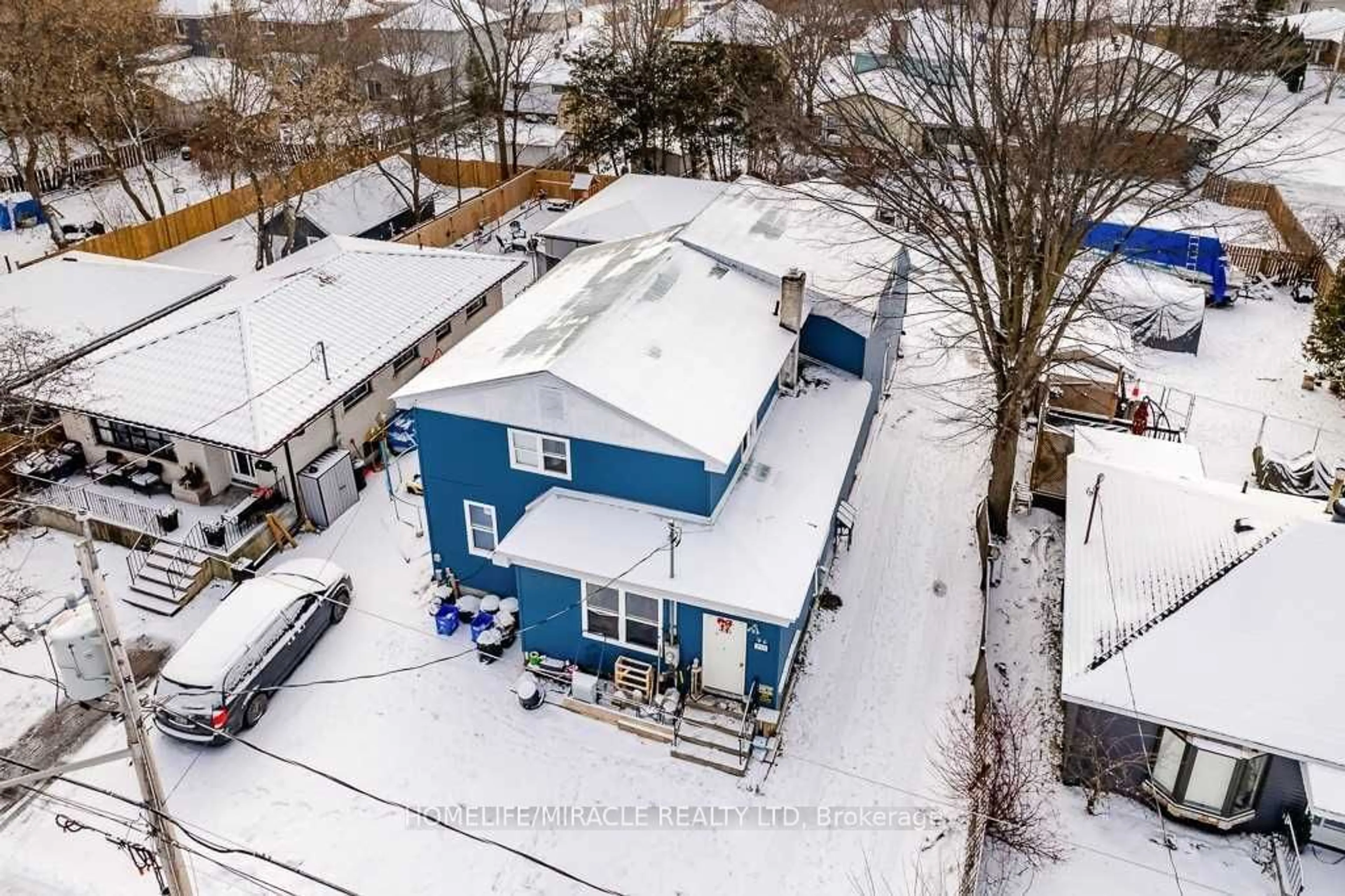 A pic from outside/outdoor area/front of a property/back of a property/a pic from drone, building for 371 EAST ST ORILLIA, Orillia Ontario L3V 4C6