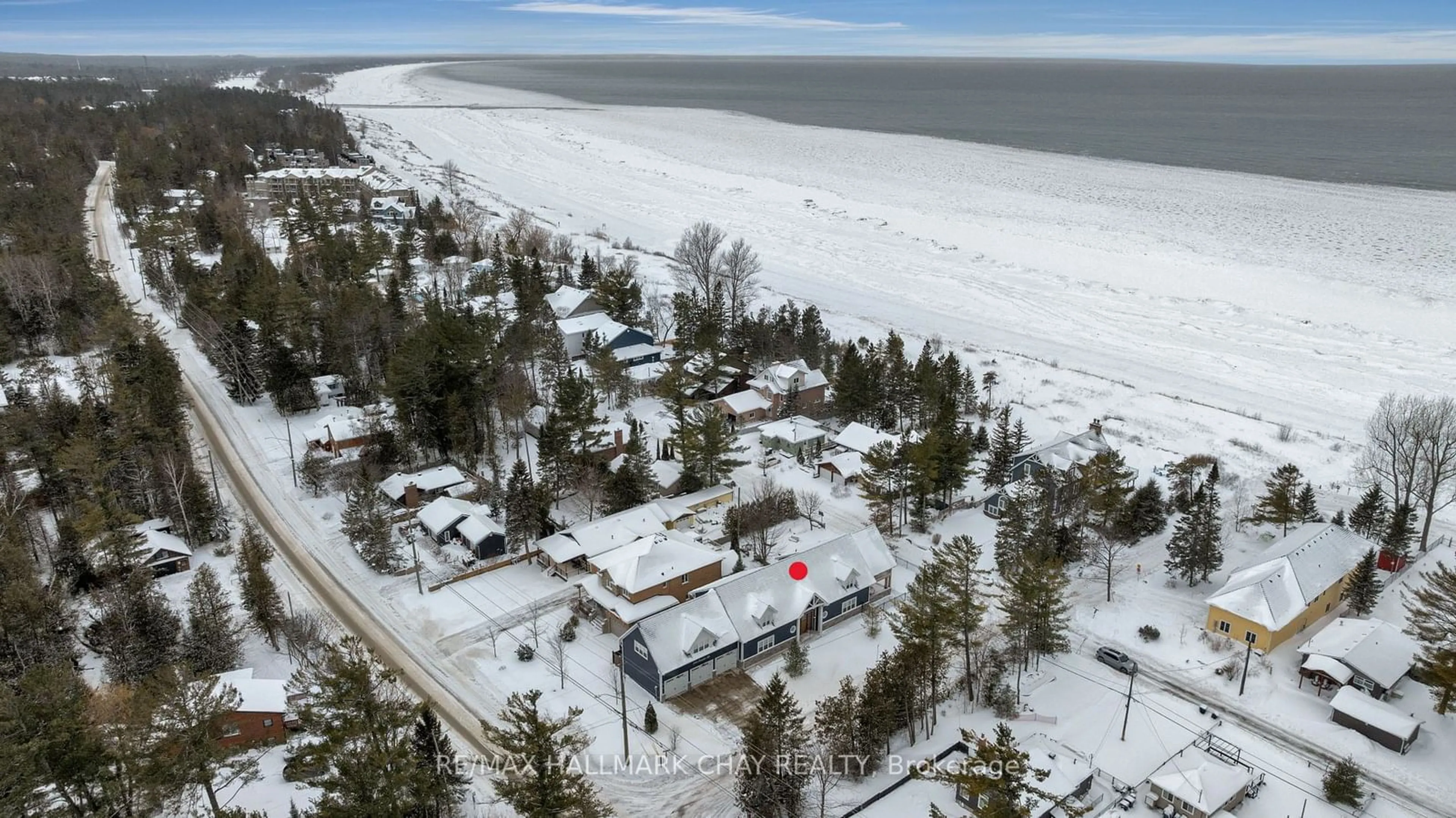 A pic from outside/outdoor area/front of a property/back of a property/a pic from drone, unknown for 395 Eastdale Dr, Wasaga Beach Ontario L9Z 2P4