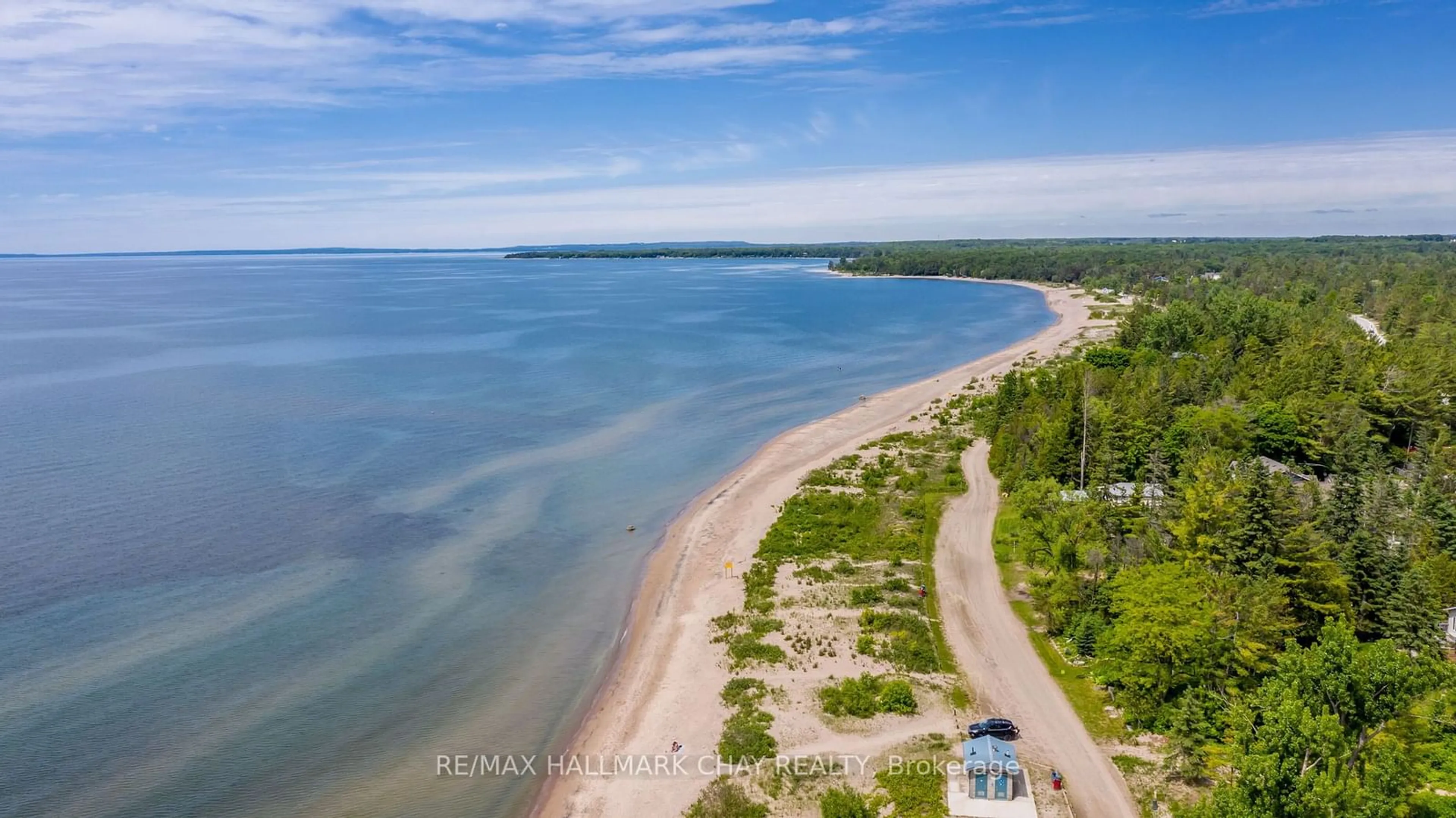 A pic from outside/outdoor area/front of a property/back of a property/a pic from drone, water/lake/river/ocean view for 395 Eastdale Dr, Wasaga Beach Ontario L9Z 2P4