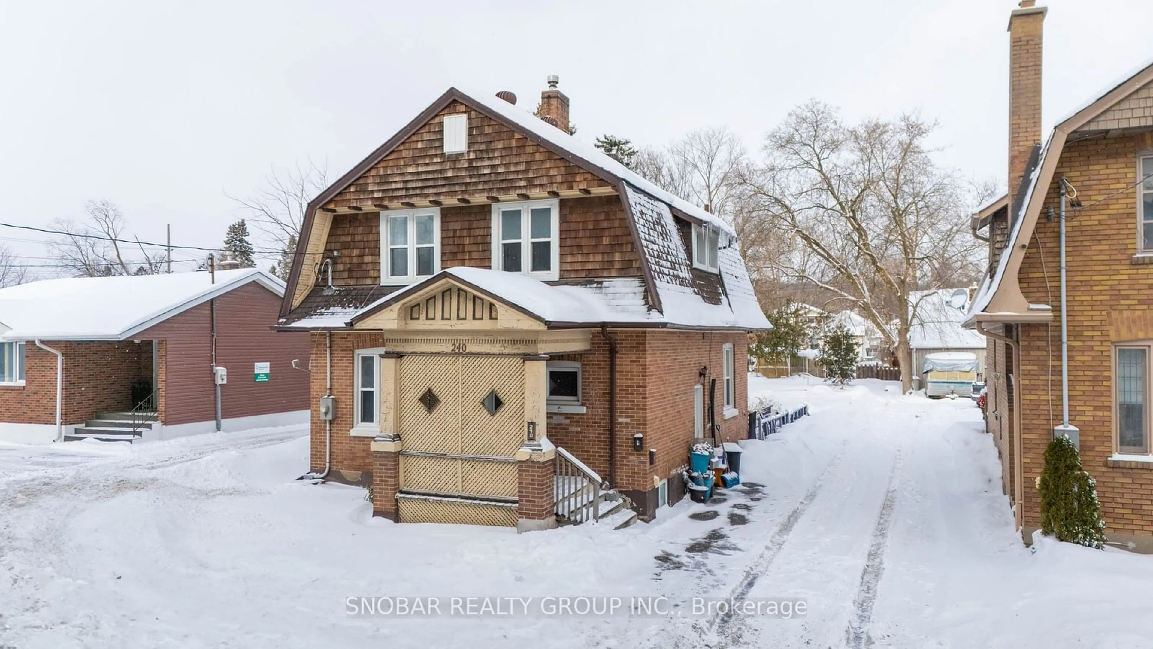 A pic from outside/outdoor area/front of a property/back of a property/a pic from drone, street for 240 Dunlop St, Barrie Ontario L4N 1B6