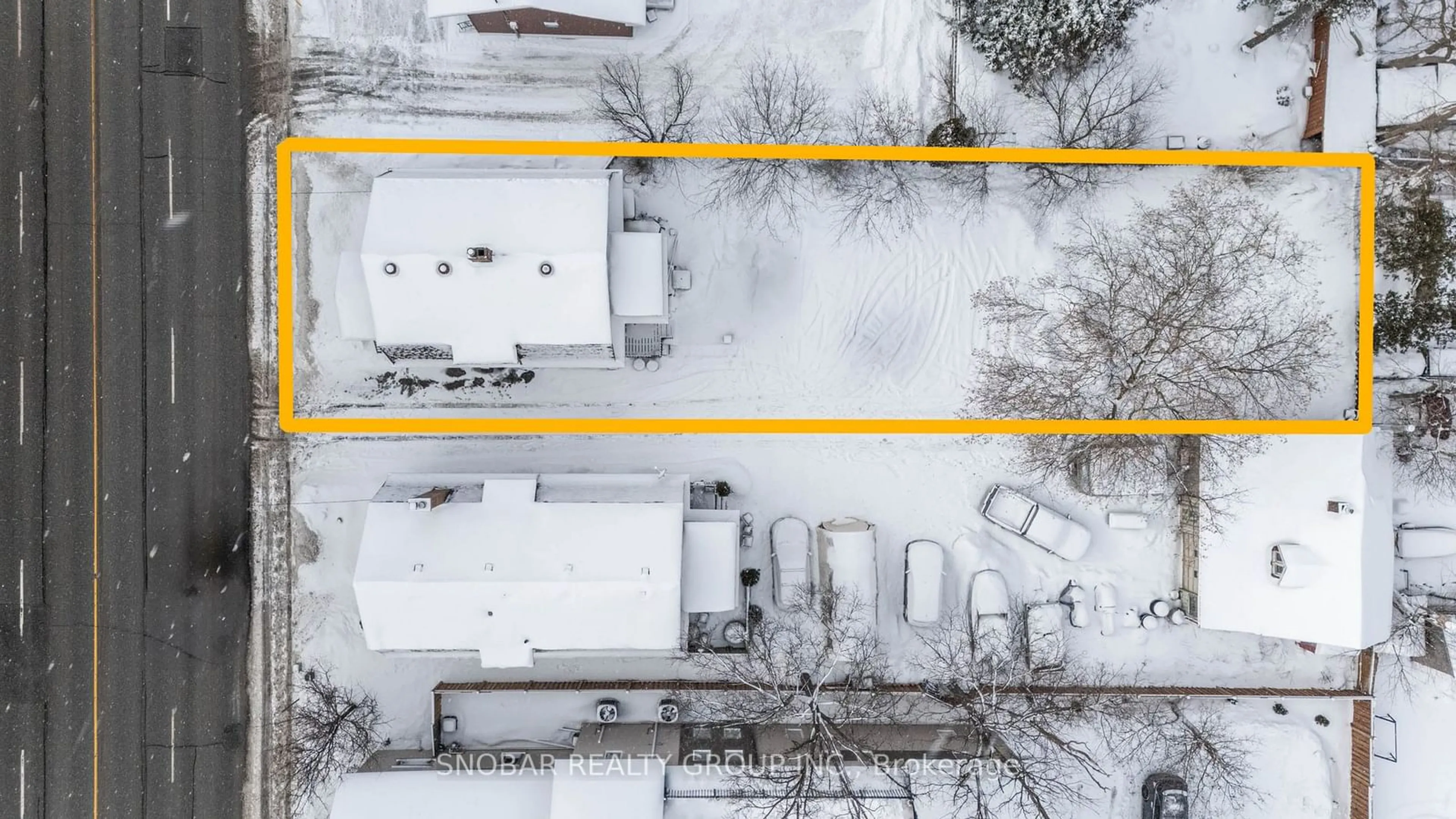 A pic from outside/outdoor area/front of a property/back of a property/a pic from drone, street for 240 Dunlop St, Barrie Ontario L4N 1B6