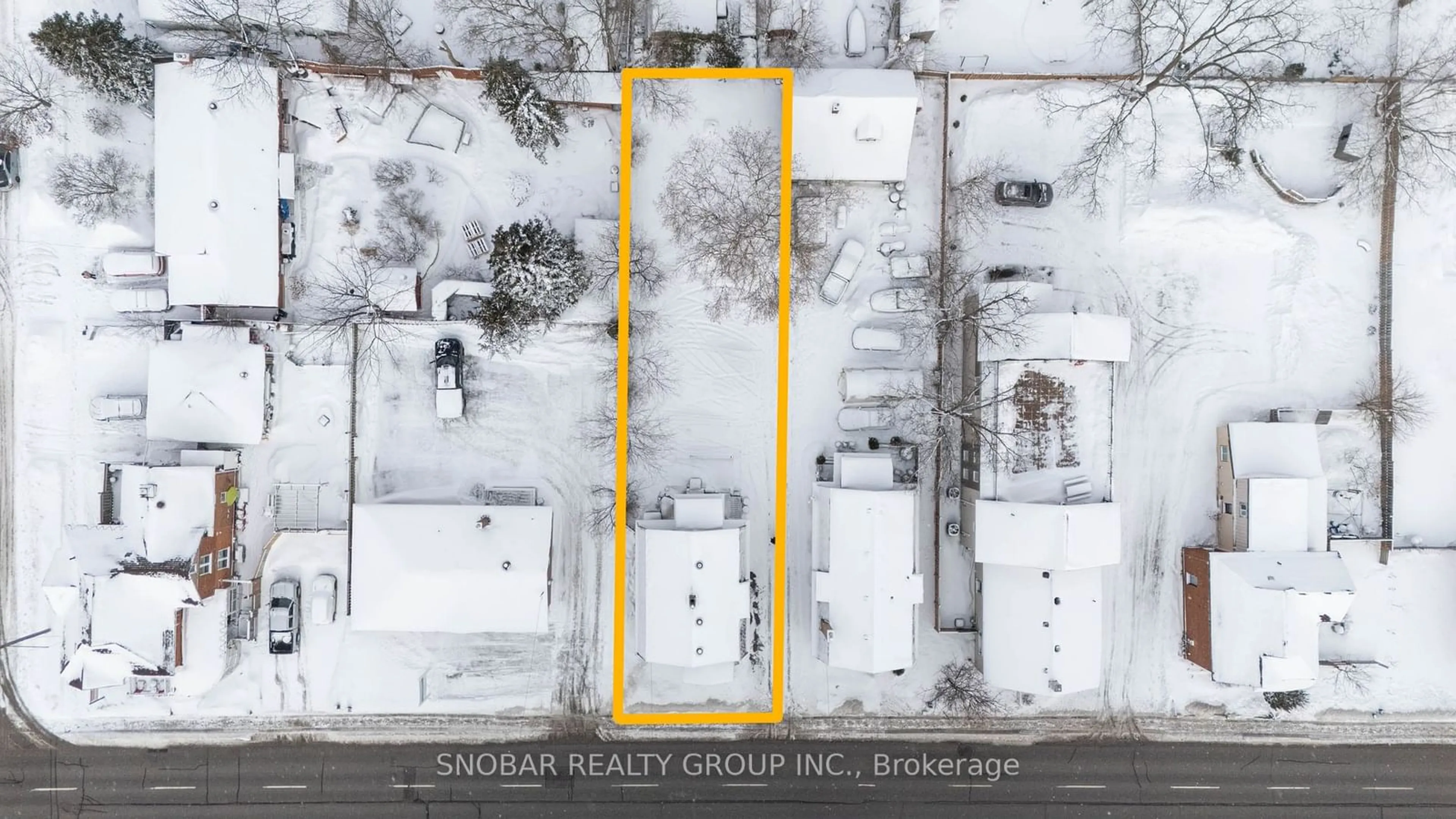 A pic from outside/outdoor area/front of a property/back of a property/a pic from drone, street for 240 Dunlop St, Barrie Ontario L4N 1B6