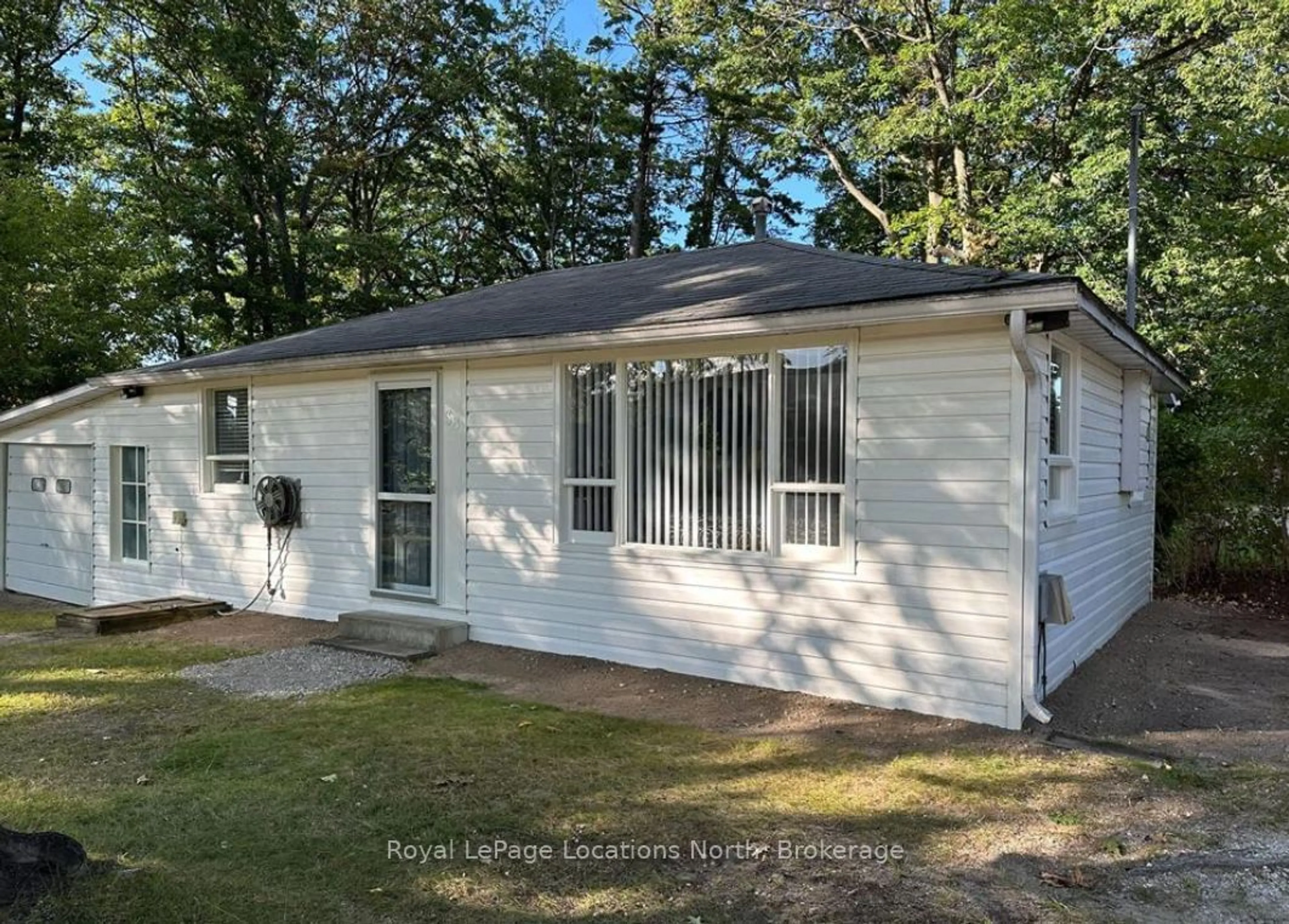 Home with vinyl exterior material, unknown for 38 Laidlaw St, Wasaga Beach Ontario L9Z 2L2