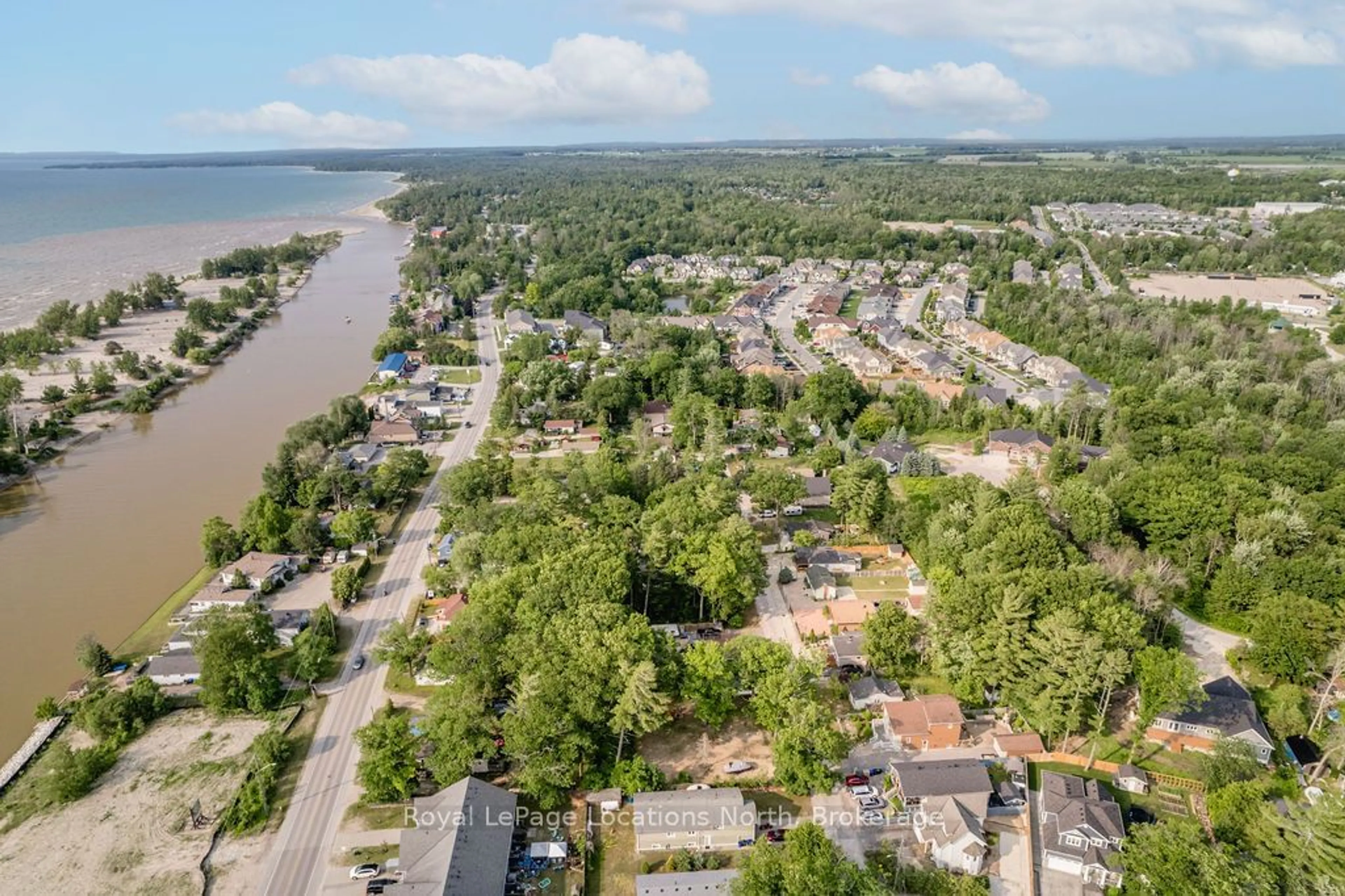 A pic from outside/outdoor area/front of a property/back of a property/a pic from drone, water/lake/river/ocean view for 38 Laidlaw St, Wasaga Beach Ontario L9Z 2L2