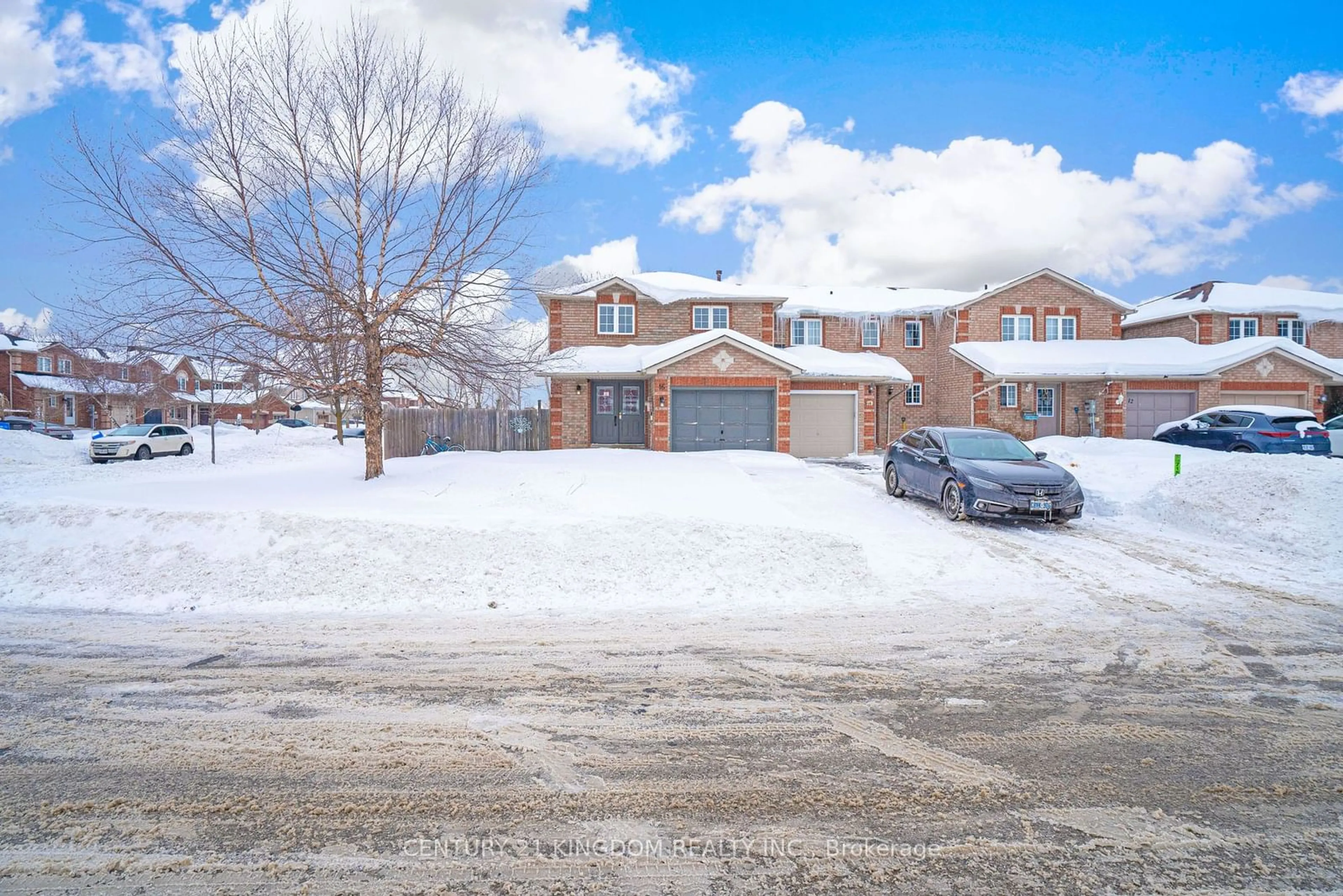 A pic from outside/outdoor area/front of a property/back of a property/a pic from drone, street for 16 Epsom Rd, Barrie Ontario L4M 6R7