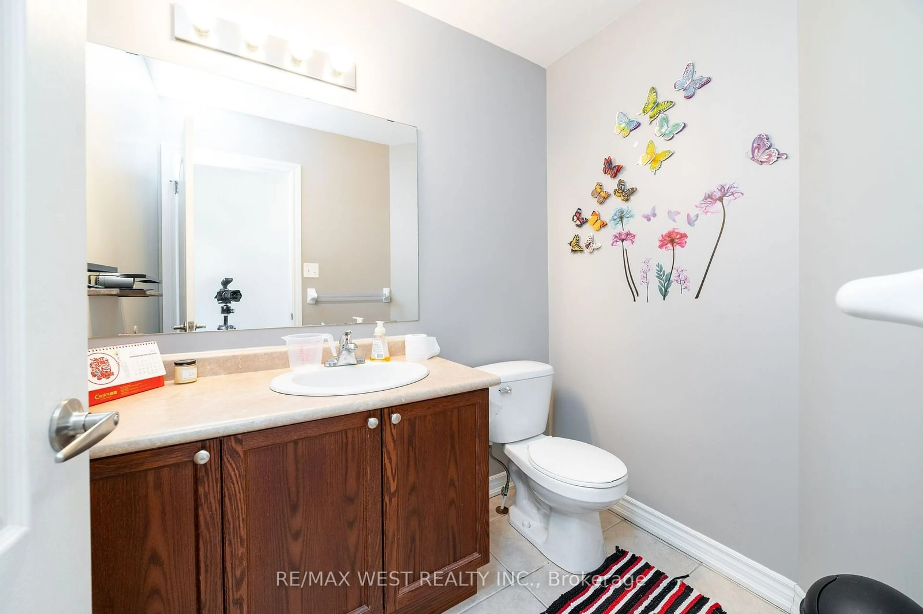 Standard bathroom, unknown for 25 Southwoods Cres #., Barrie Ontario L4N 9P8