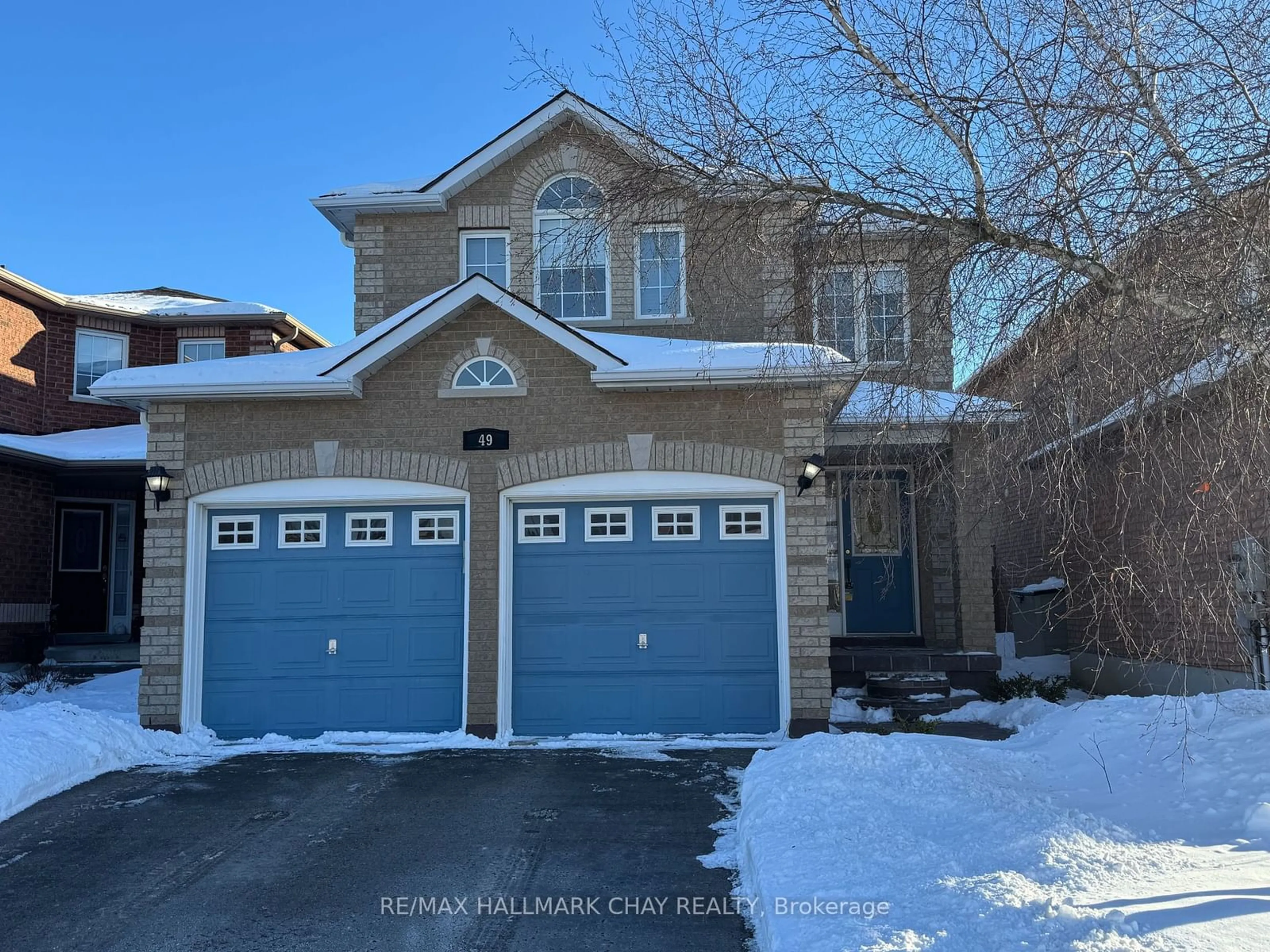 A pic from outside/outdoor area/front of a property/back of a property/a pic from drone, street for 49 Catherine Dr, Barrie Ontario L4N 0Y5