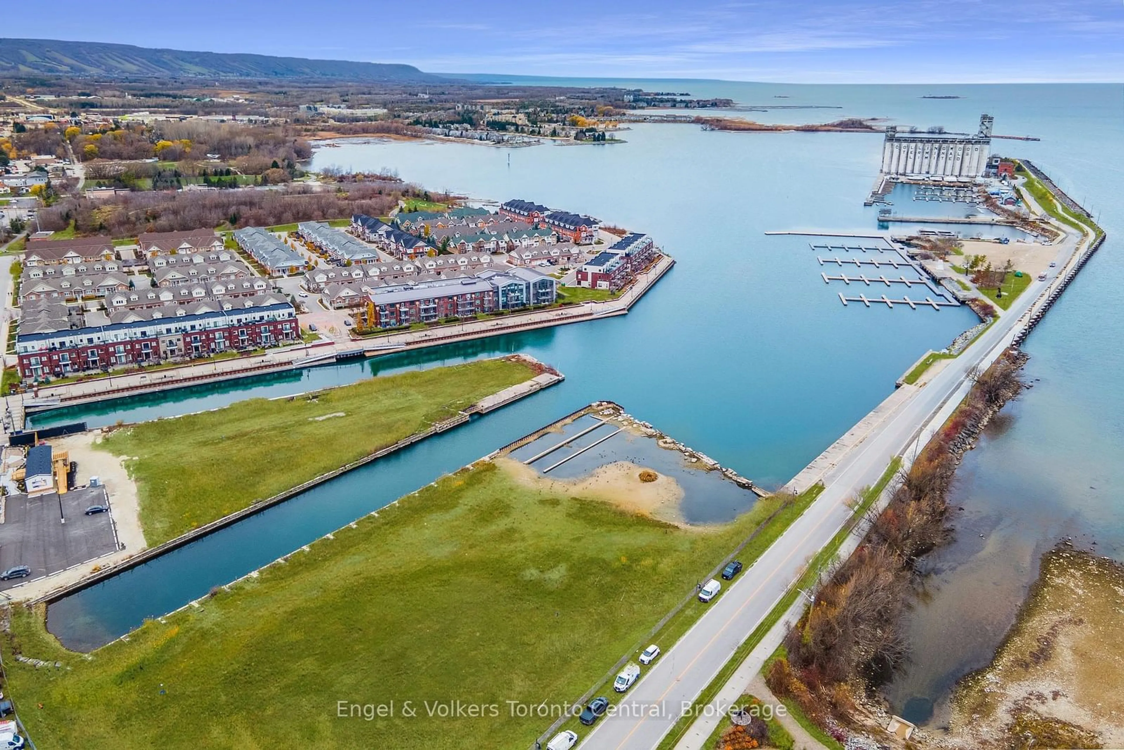 A pic from outside/outdoor area/front of a property/back of a property/a pic from drone, water/lake/river/ocean view for 1 Westmount Mews #7, Collingwood Ontario L9Y 0J9