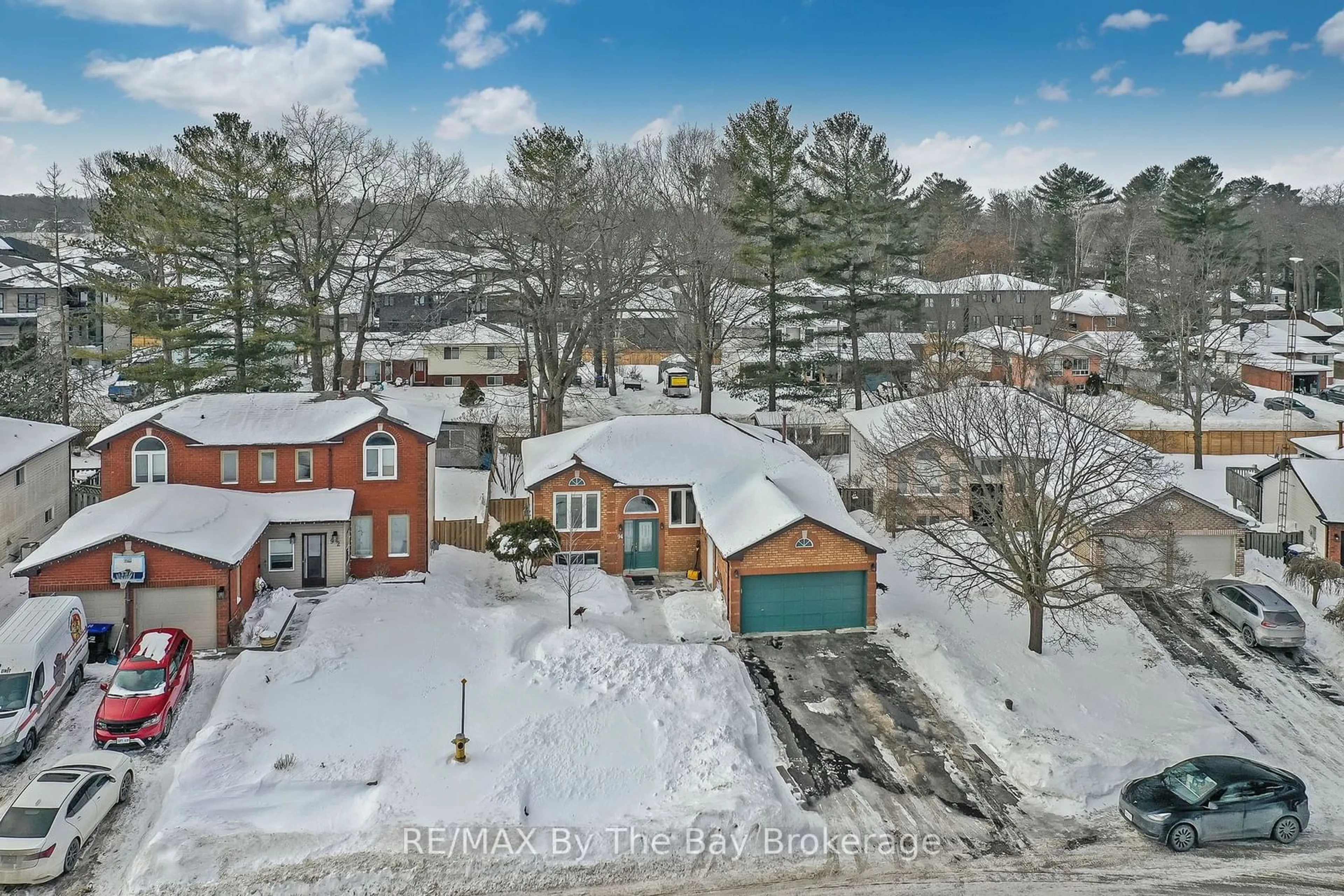 A pic from outside/outdoor area/front of a property/back of a property/a pic from drone, street for 94 Leo Blvd, Wasaga Beach Ontario L9Z 1C5