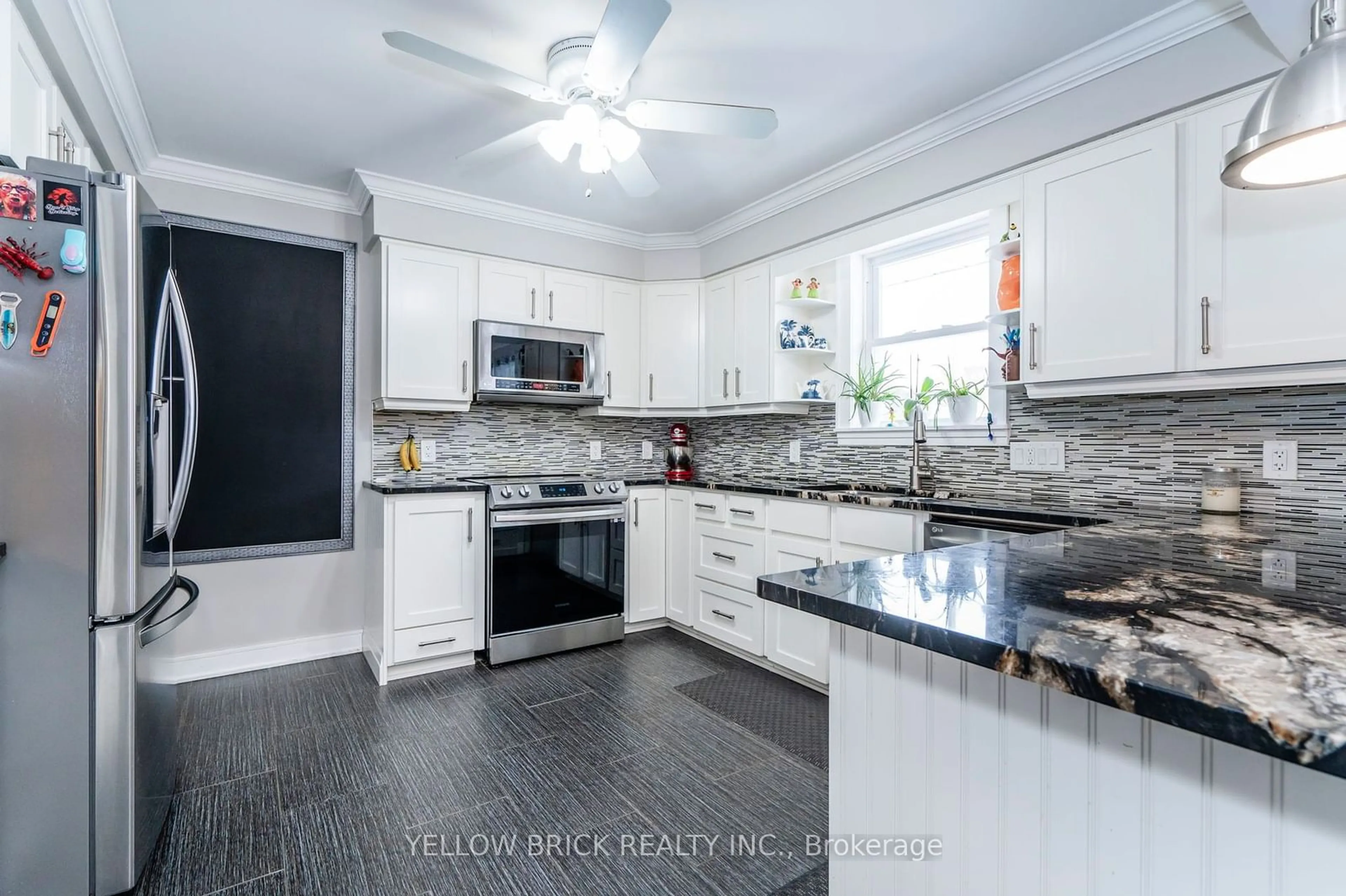 Open concept kitchen, ceramic/tile floor for 16 Smart Crt, Collingwood Ontario L9Y 4S1