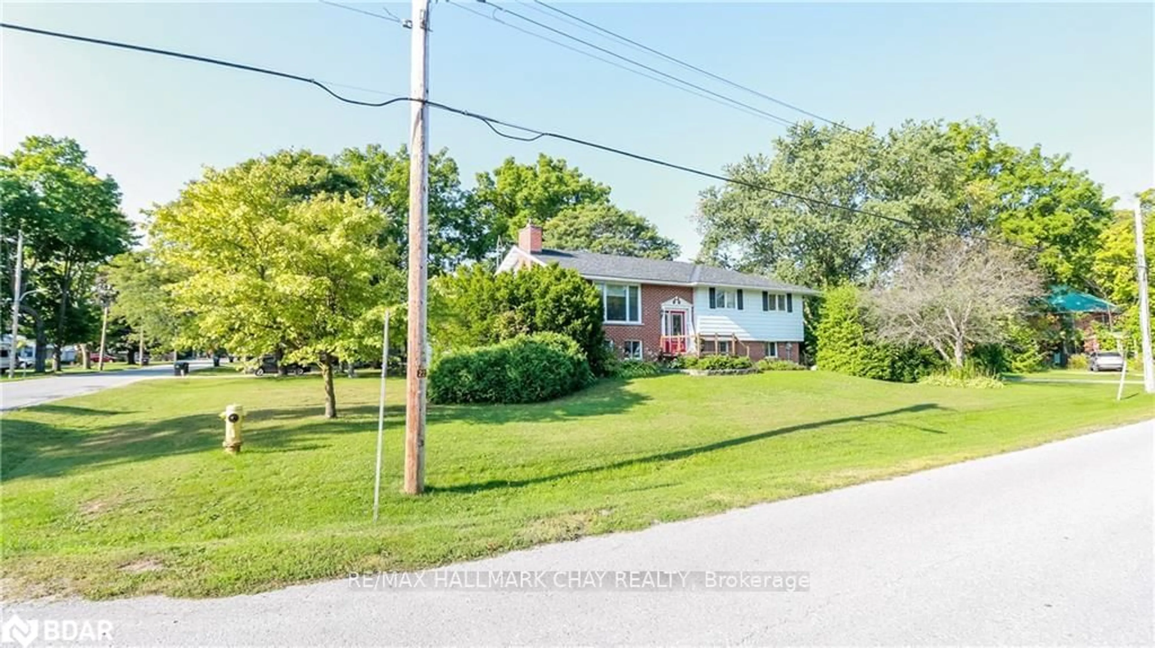 A pic from outside/outdoor area/front of a property/back of a property/a pic from drone, street for 250 Superior St, Clearview Ontario L0M 1S0