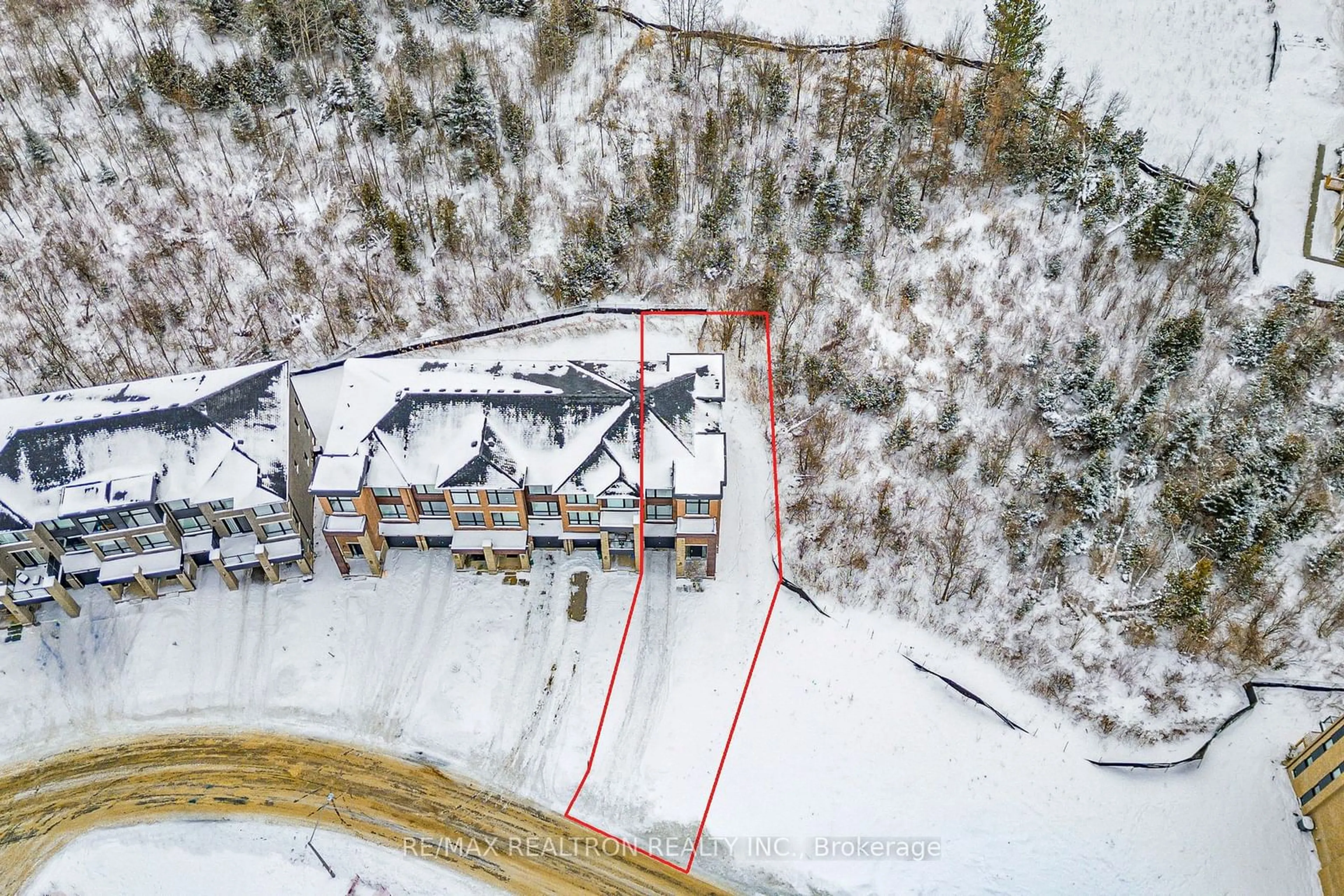 A pic from outside/outdoor area/front of a property/back of a property/a pic from drone, unknown for 38 Blue Forest Cres, Barrie Ontario L9J 0N3