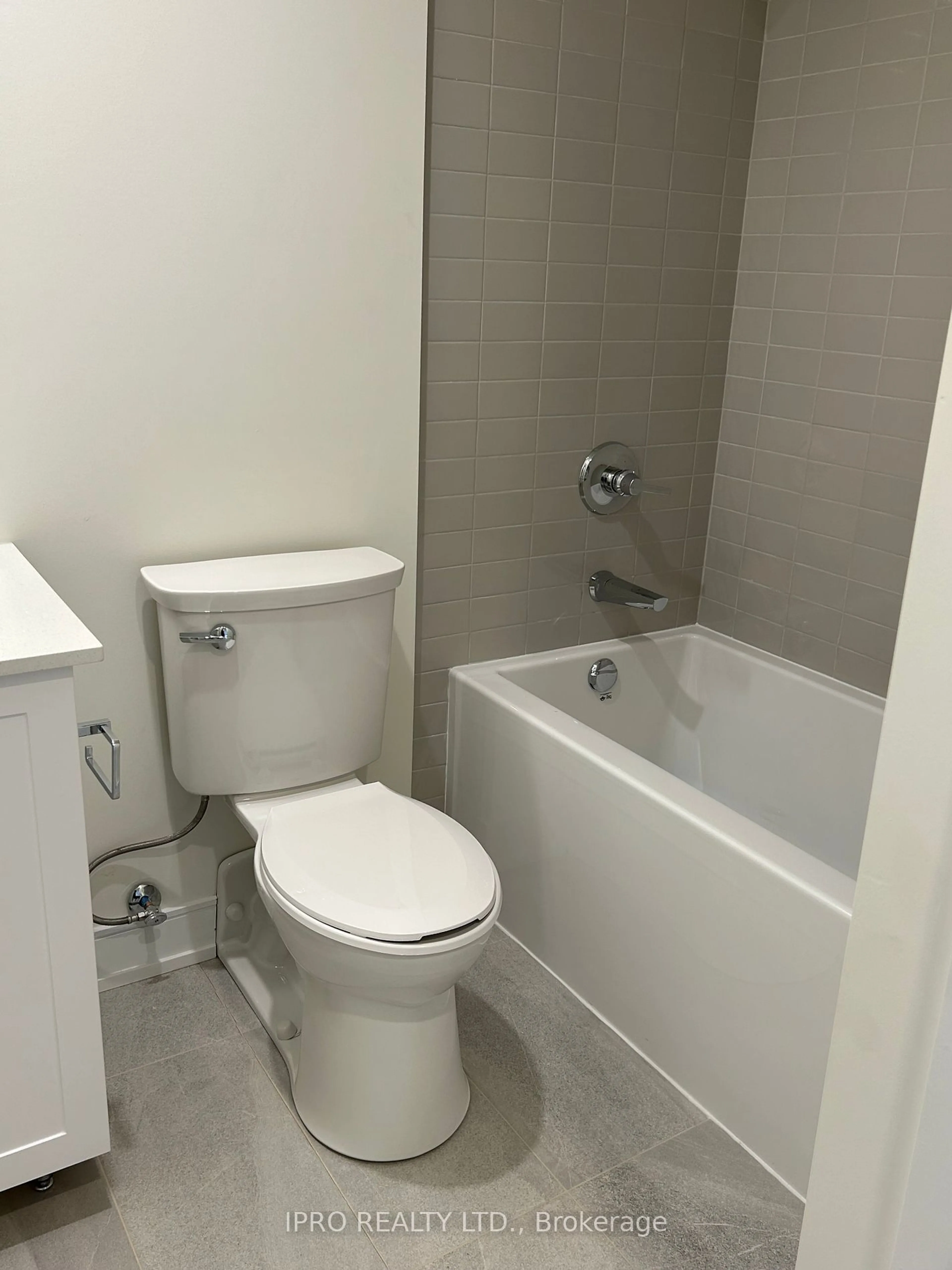 Standard bathroom, unknown for 121 Mary St #205, Clearview Ontario L0M 1G0