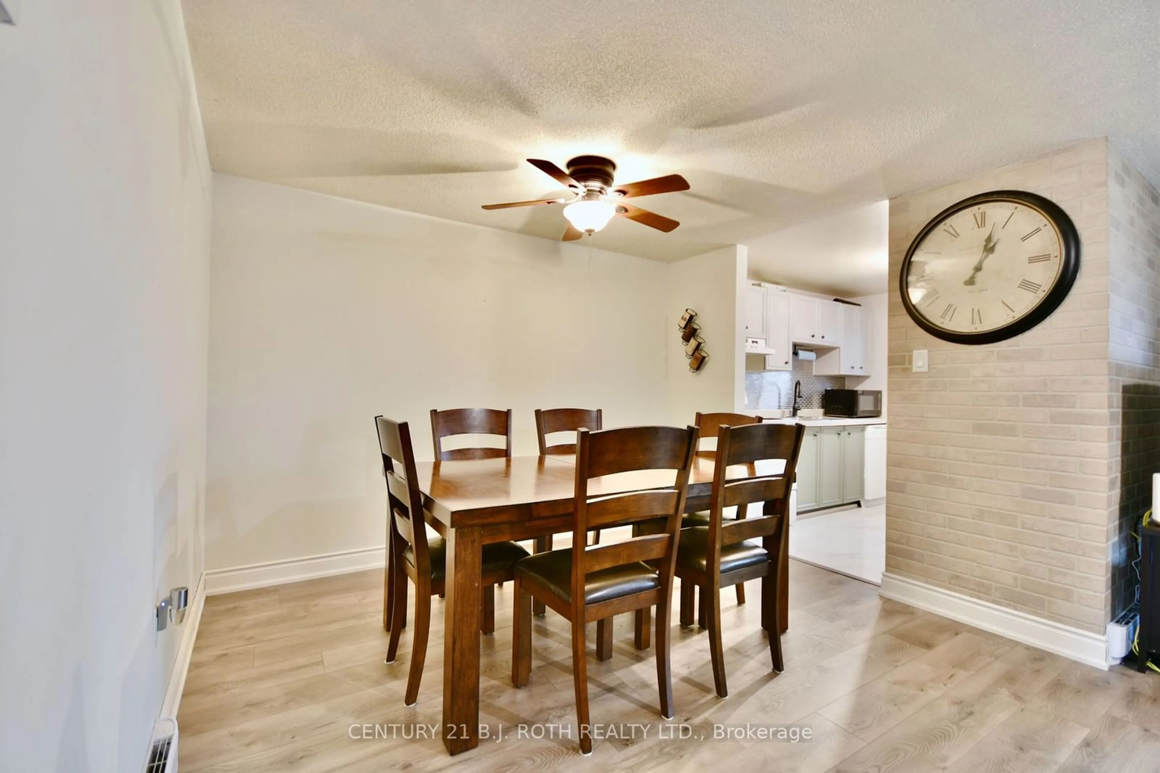 Dining room, wood/laminate floor for 11 Pheasant Tr, Barrie Ontario L4N 6W4