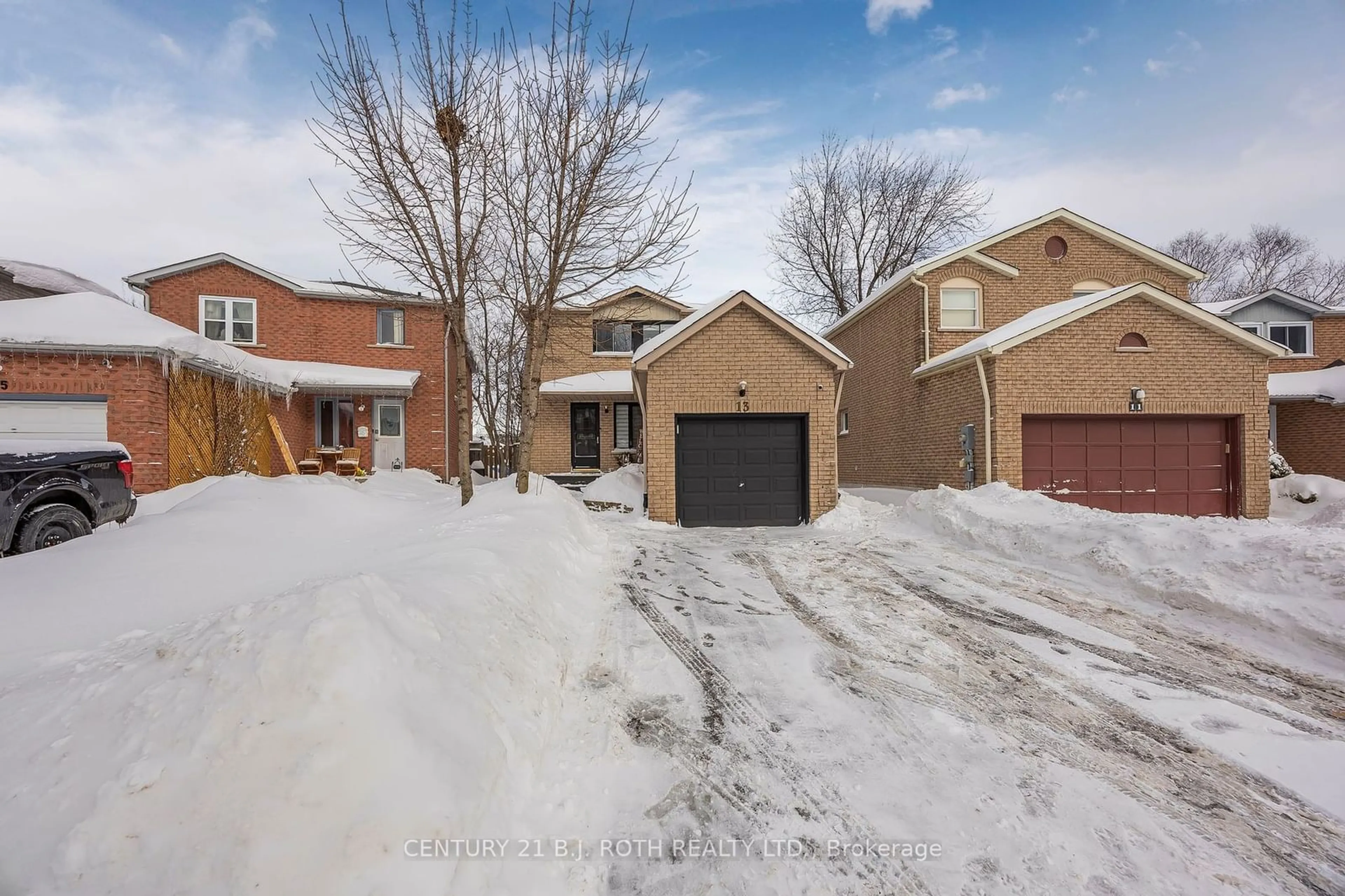 A pic from outside/outdoor area/front of a property/back of a property/a pic from drone, street for 13 Wallace Dr, Barrie Ontario L4N 7E2