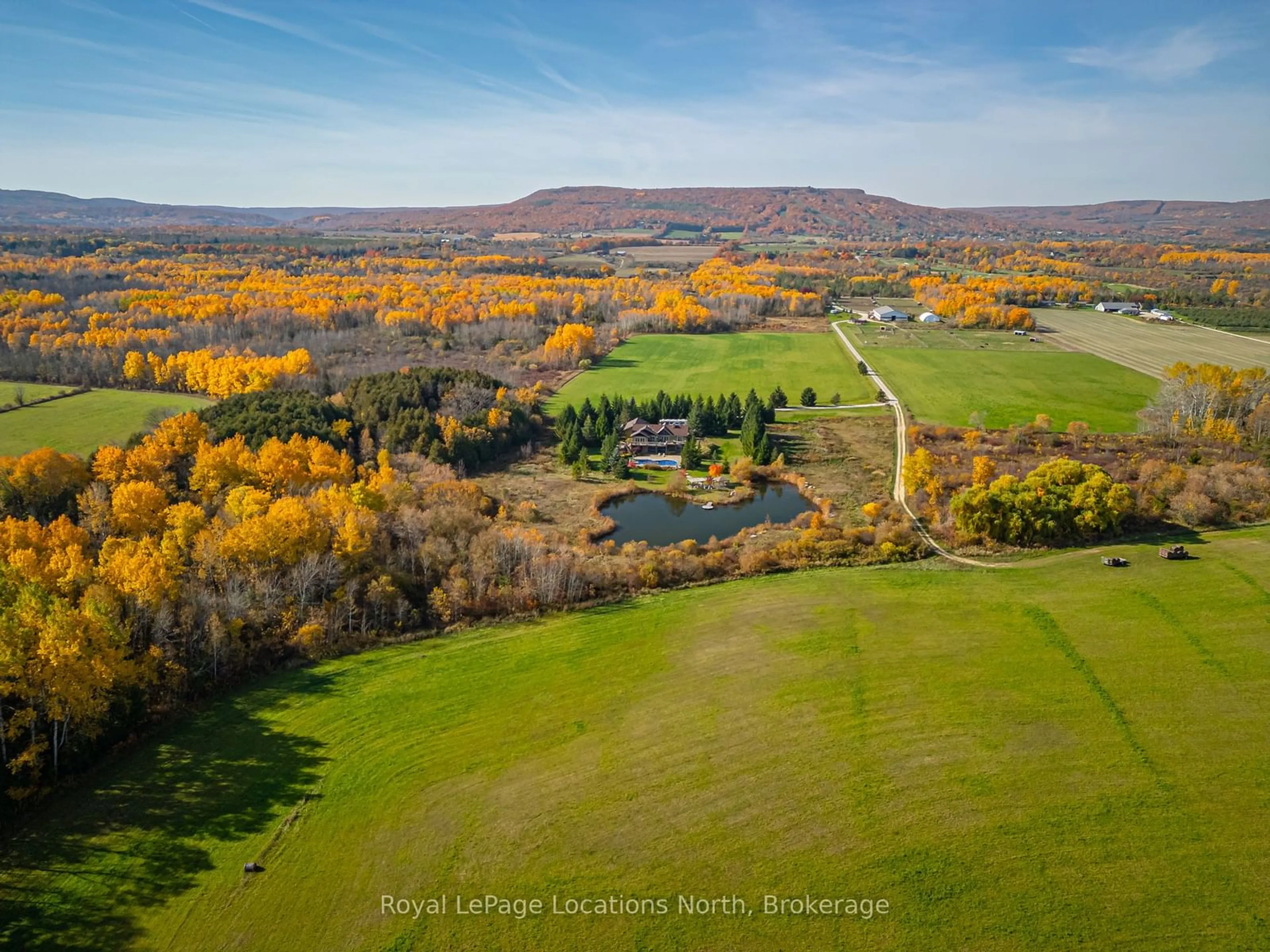 A pic from outside/outdoor area/front of a property/back of a property/a pic from drone, unknown for 2623 Con 10 N Nottawasaga Rd, Clearview Ontario L9Y 3Y9