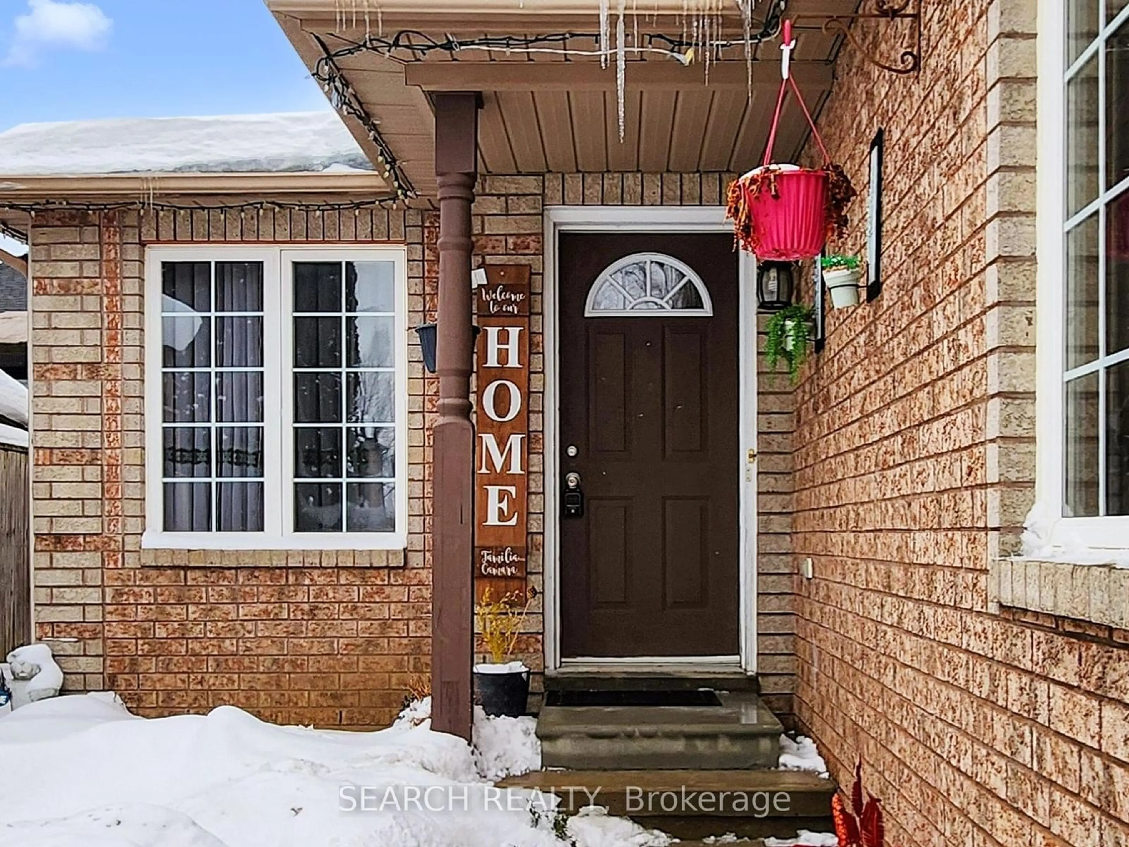 Indoor entryway for 24 Hewitt Pl, Barrie Ontario L4M 7B3