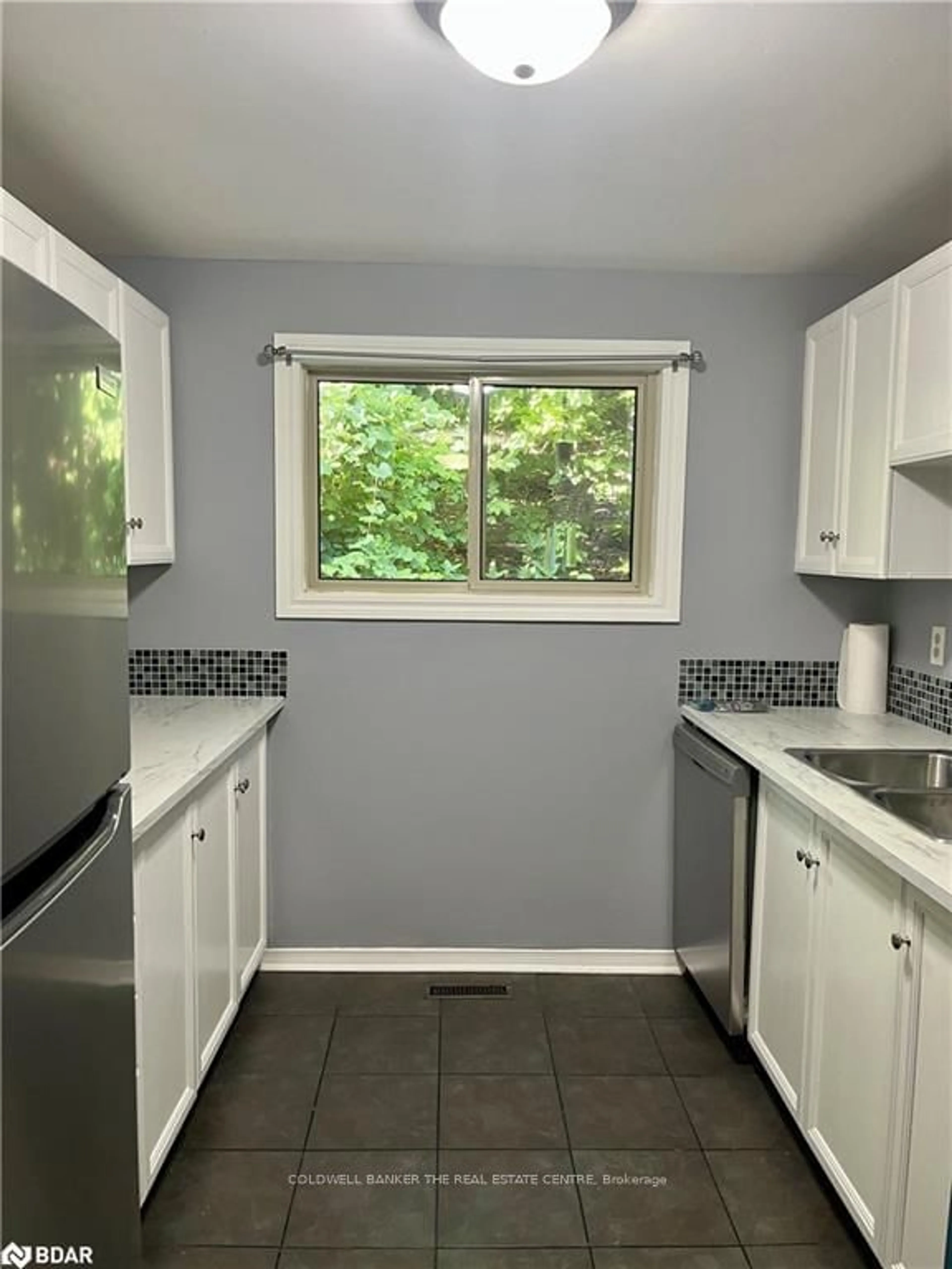 Standard kitchen, unknown for 42 Shadowood Rd, Barrie Ontario L4N 7K5