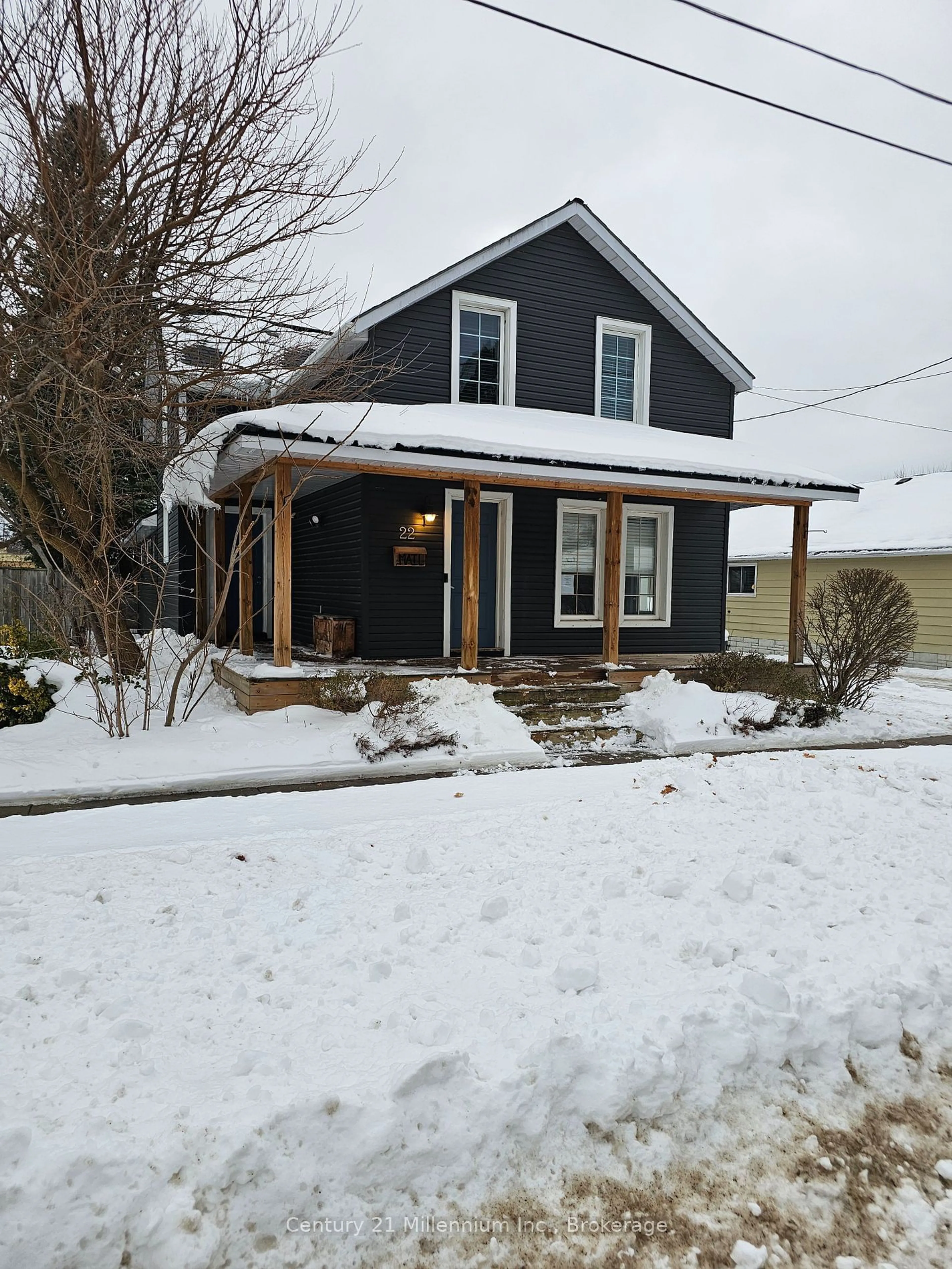 Home with vinyl exterior material, street for 22 Market St, Collingwood Ontario L9Y 3M6