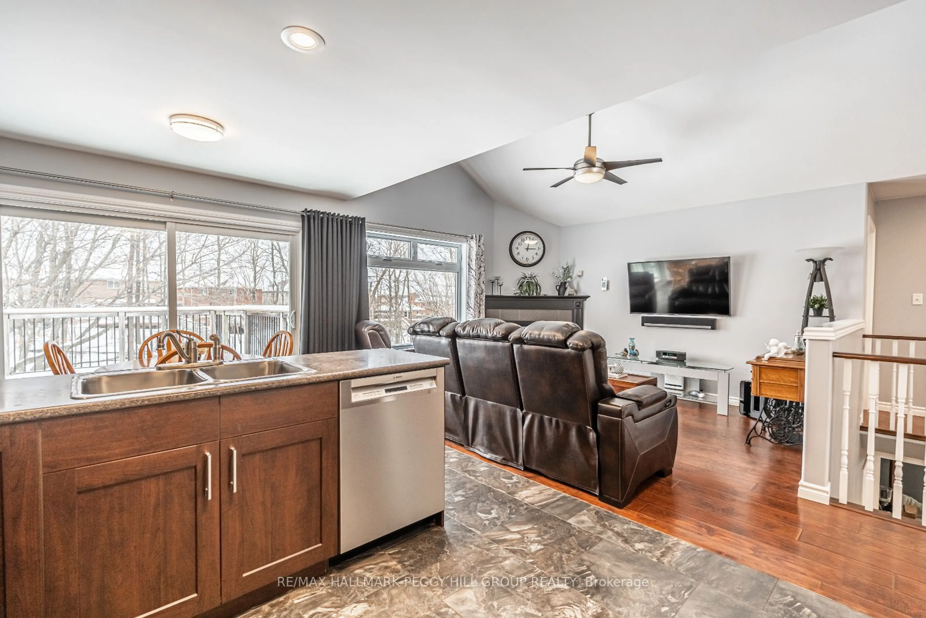 Open concept kitchen, unknown for 36 Osprey Ridge Rd, Barrie Ontario L4M 6P2