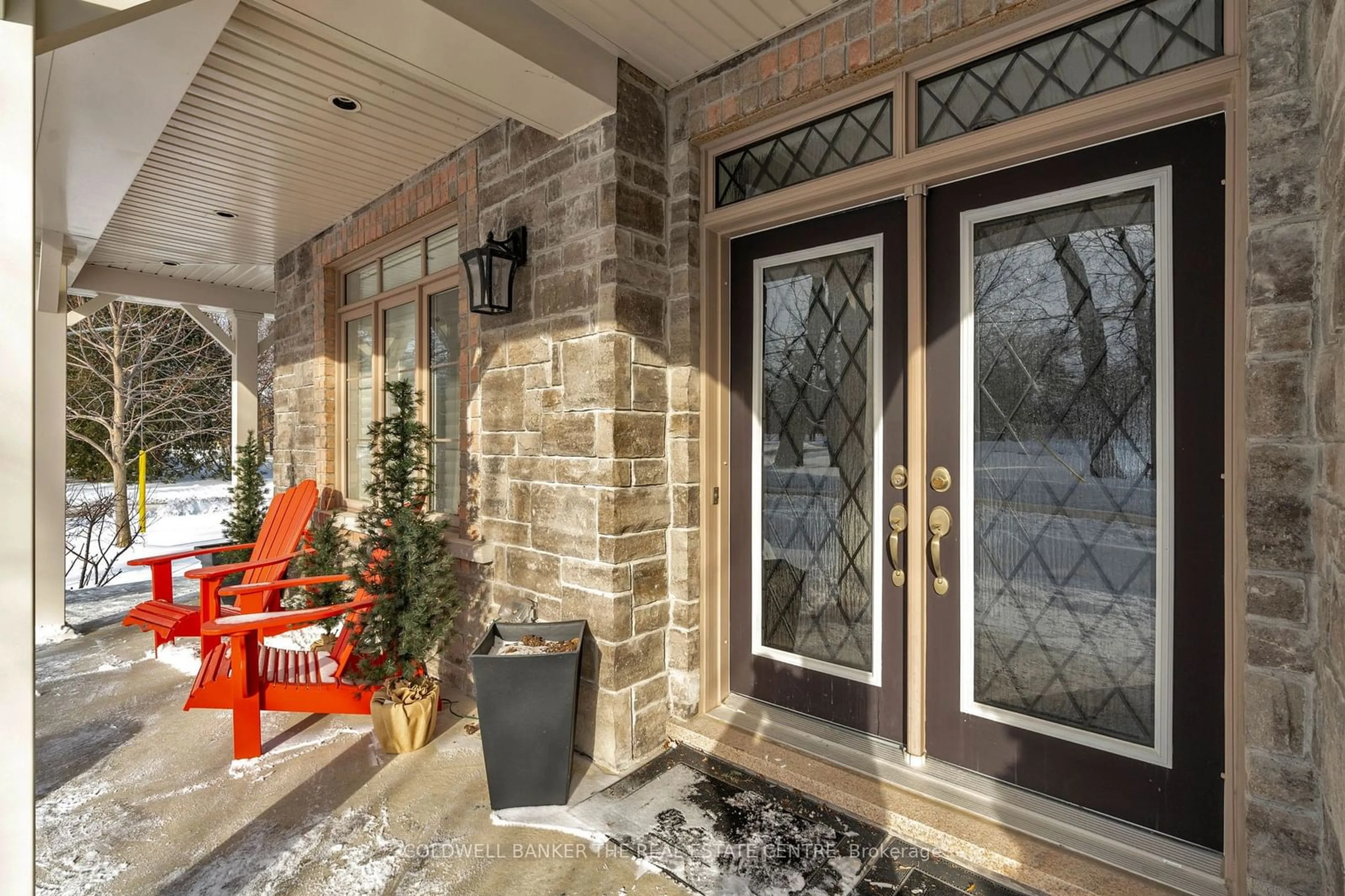Indoor entryway for 376 Tollendal Mill Rd, Barrie Ontario L4N 7T1