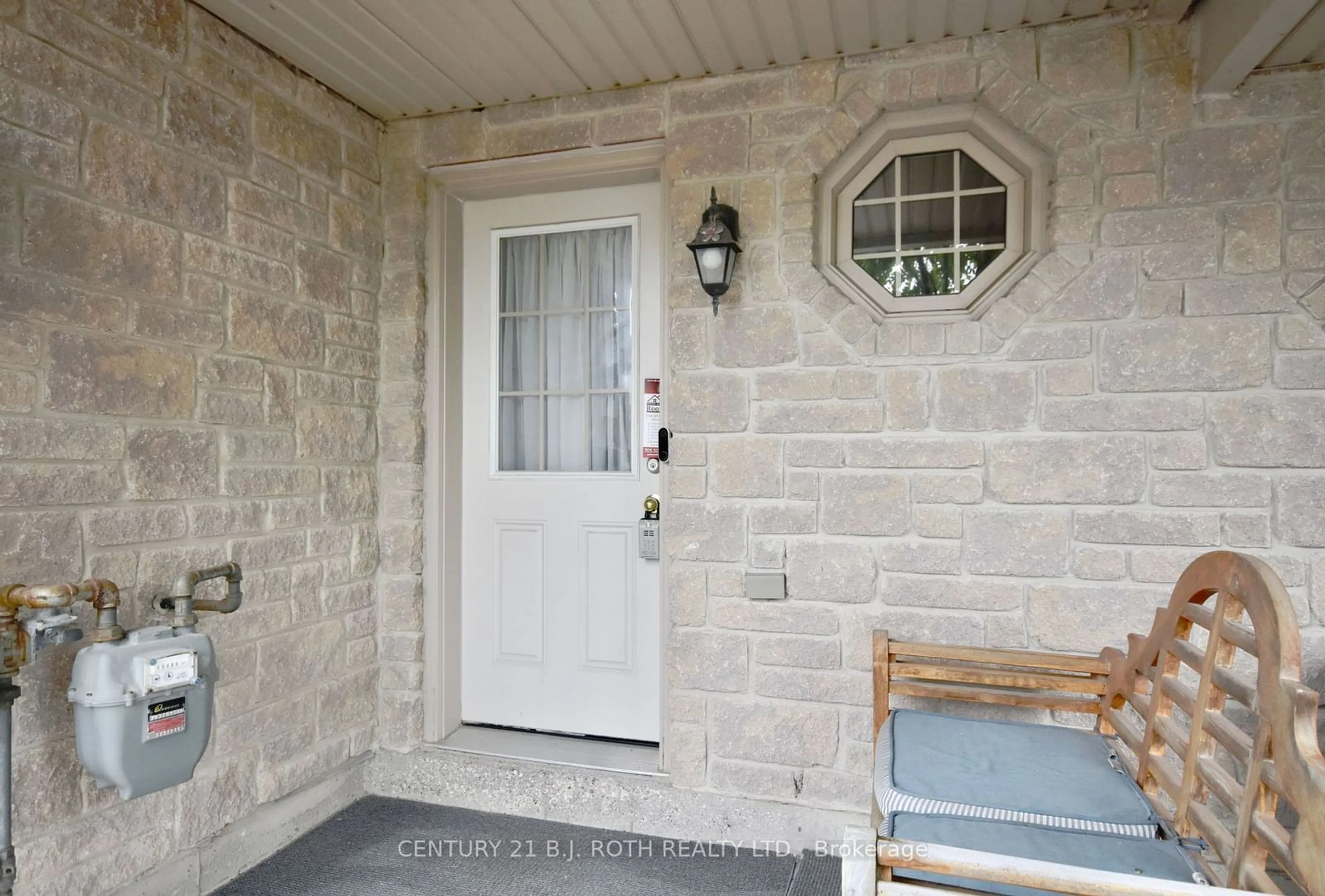 Indoor entryway for 175 Stanley St #9, Barrie Ontario L4M 0G2