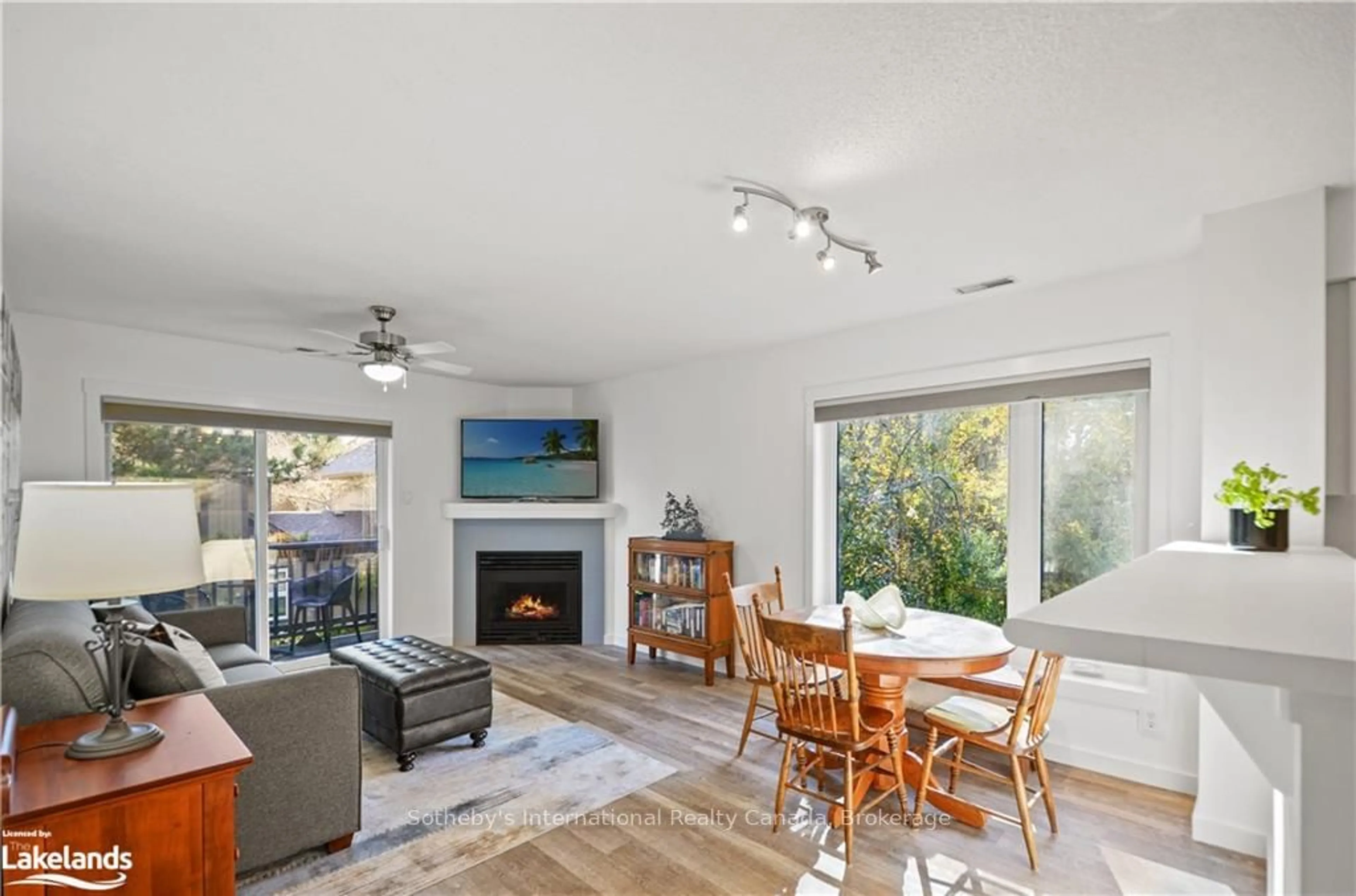 Living room with furniture, unknown for 331 MARINERS Way, Collingwood Ontario L9Y 5C7