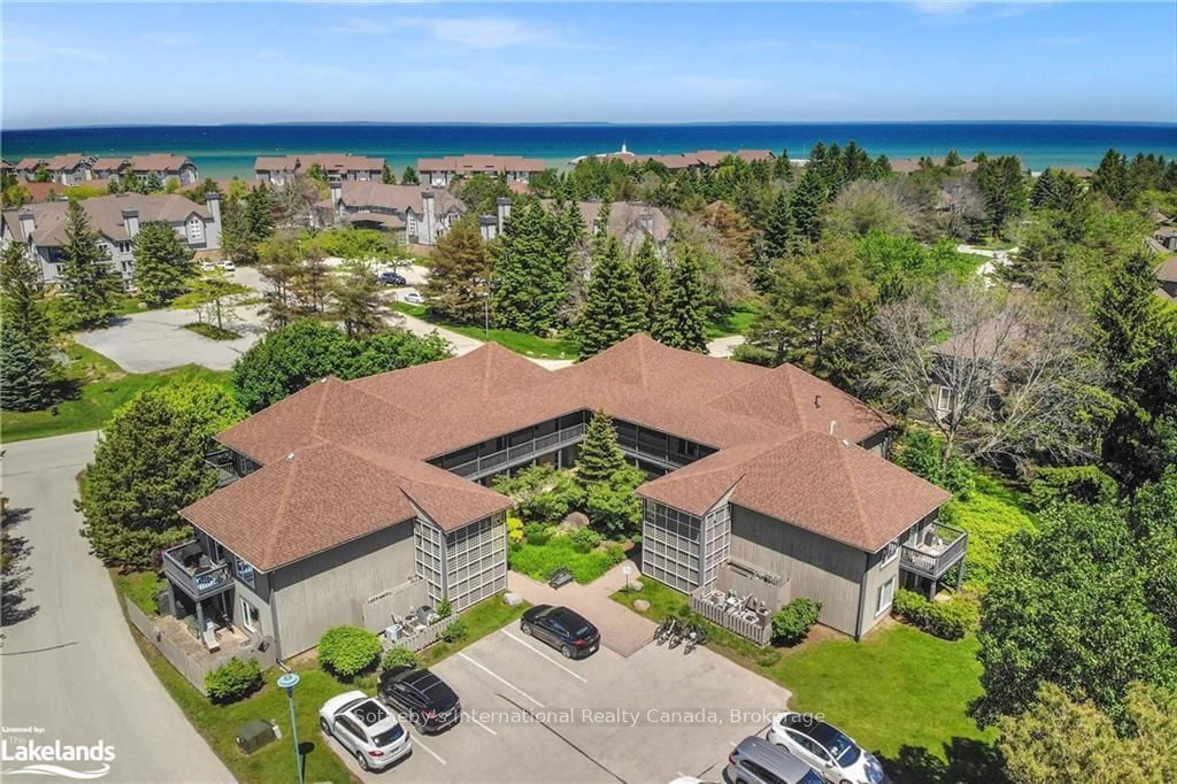 A pic from outside/outdoor area/front of a property/back of a property/a pic from drone, water/lake/river/ocean view for 331 MARINERS Way, Collingwood Ontario L9Y 5C7