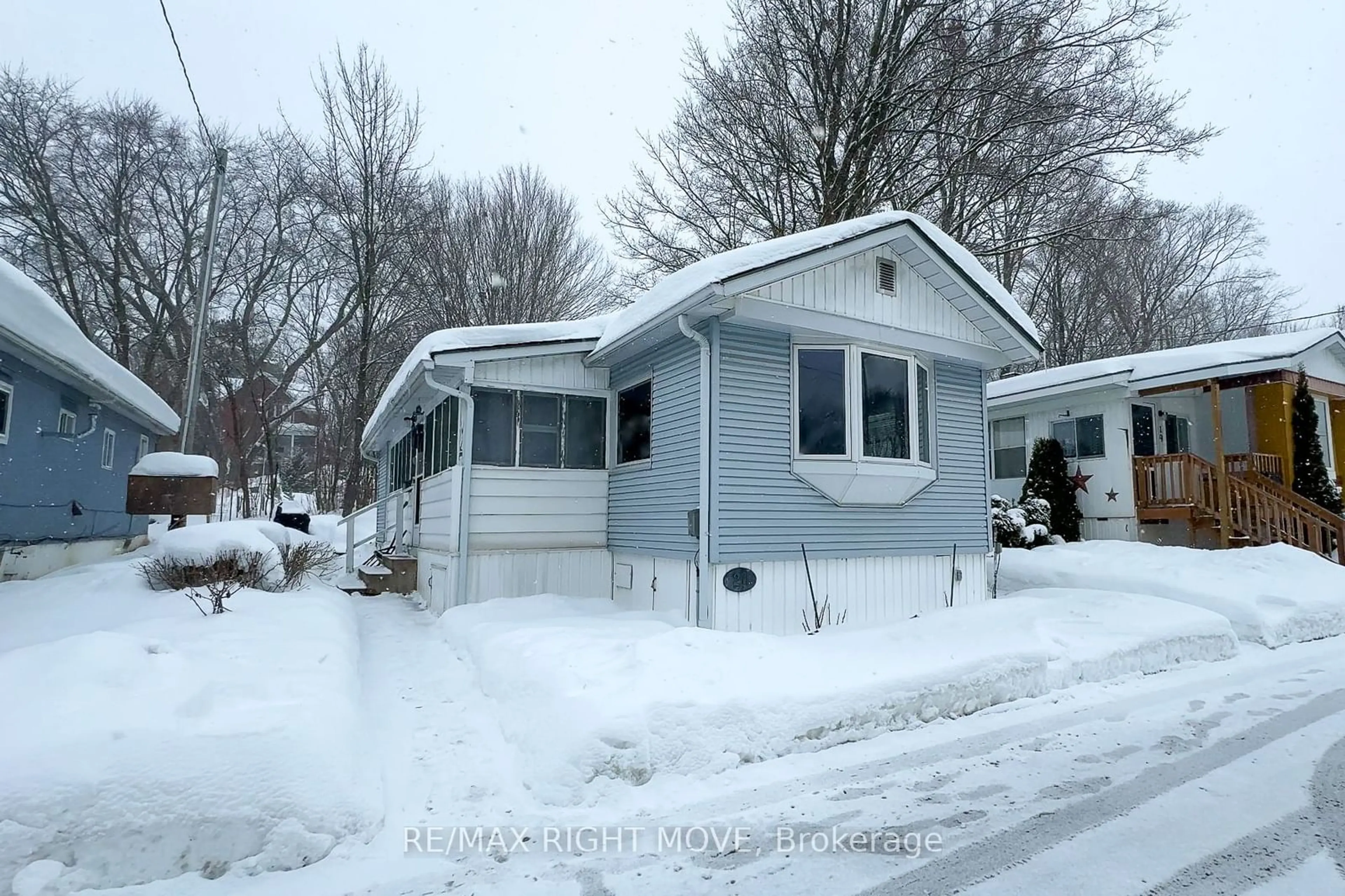 Home with vinyl exterior material, street for 26 Dunn Ave #20, Orillia Ontario L3V 2N9